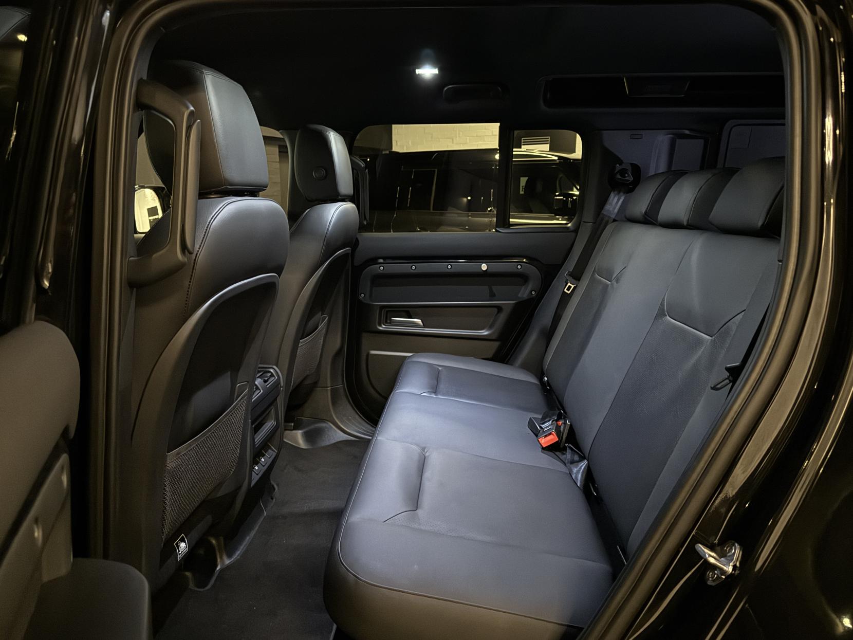 Land Rover Defender 110 3.0 D250 MHEV SE Hard Top SUV 5dr Diesel Auto 4WD MWB Euro 6 (s/s) (250 ps)