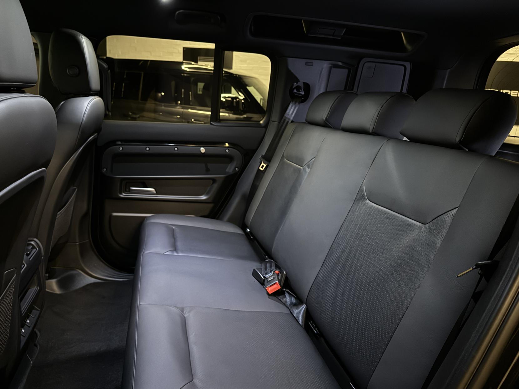 Land Rover Defender 110 3.0 D250 MHEV SE Hard Top SUV 5dr Diesel Auto 4WD MWB Euro 6 (s/s) (250 ps)