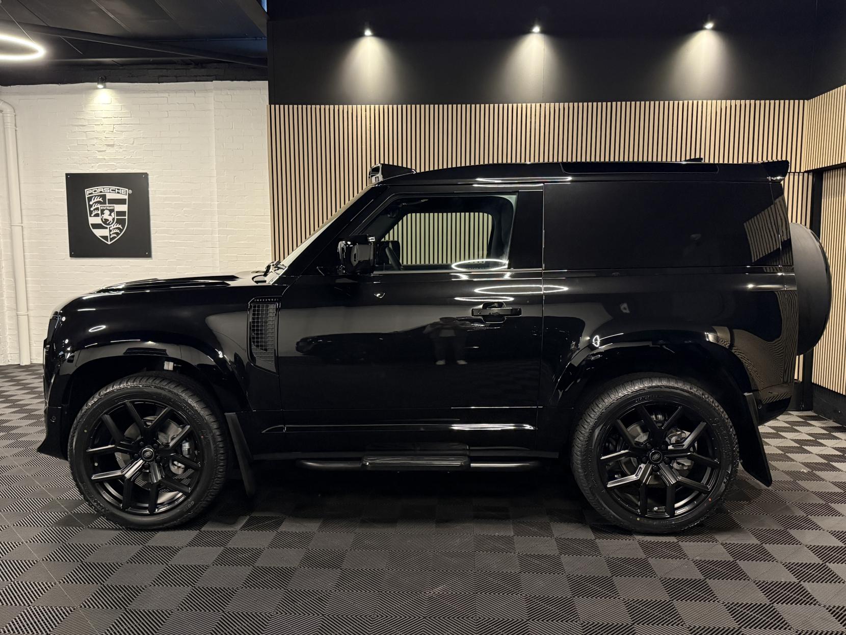 Land Rover Defender 90 3.0 D250 MHEV X-Dynamic SE Hard Top SUV 3dr Diesel Auto 4WD SWB Euro 6 (s/s) (249 ps)