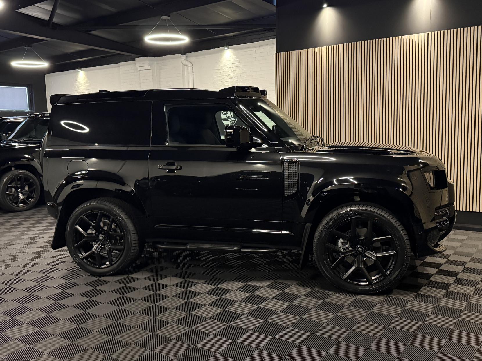 Land Rover Defender 90 3.0 D250 MHEV X-Dynamic SE Hard Top SUV 3dr Diesel Auto 4WD SWB Euro 6 (s/s) (249 ps)