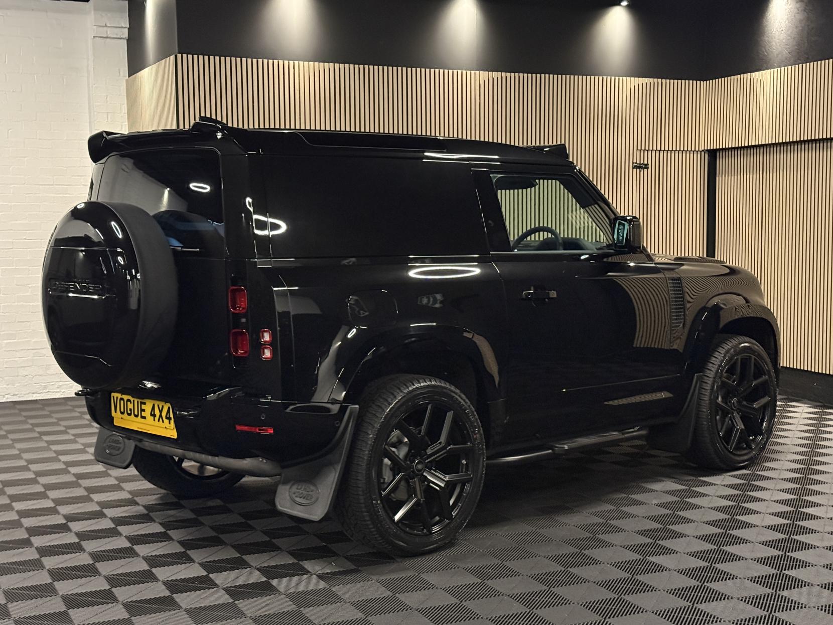 Land Rover Defender 90 3.0 D250 MHEV X-Dynamic SE Hard Top SUV 3dr Diesel Auto 4WD SWB Euro 6 (s/s) (249 ps)