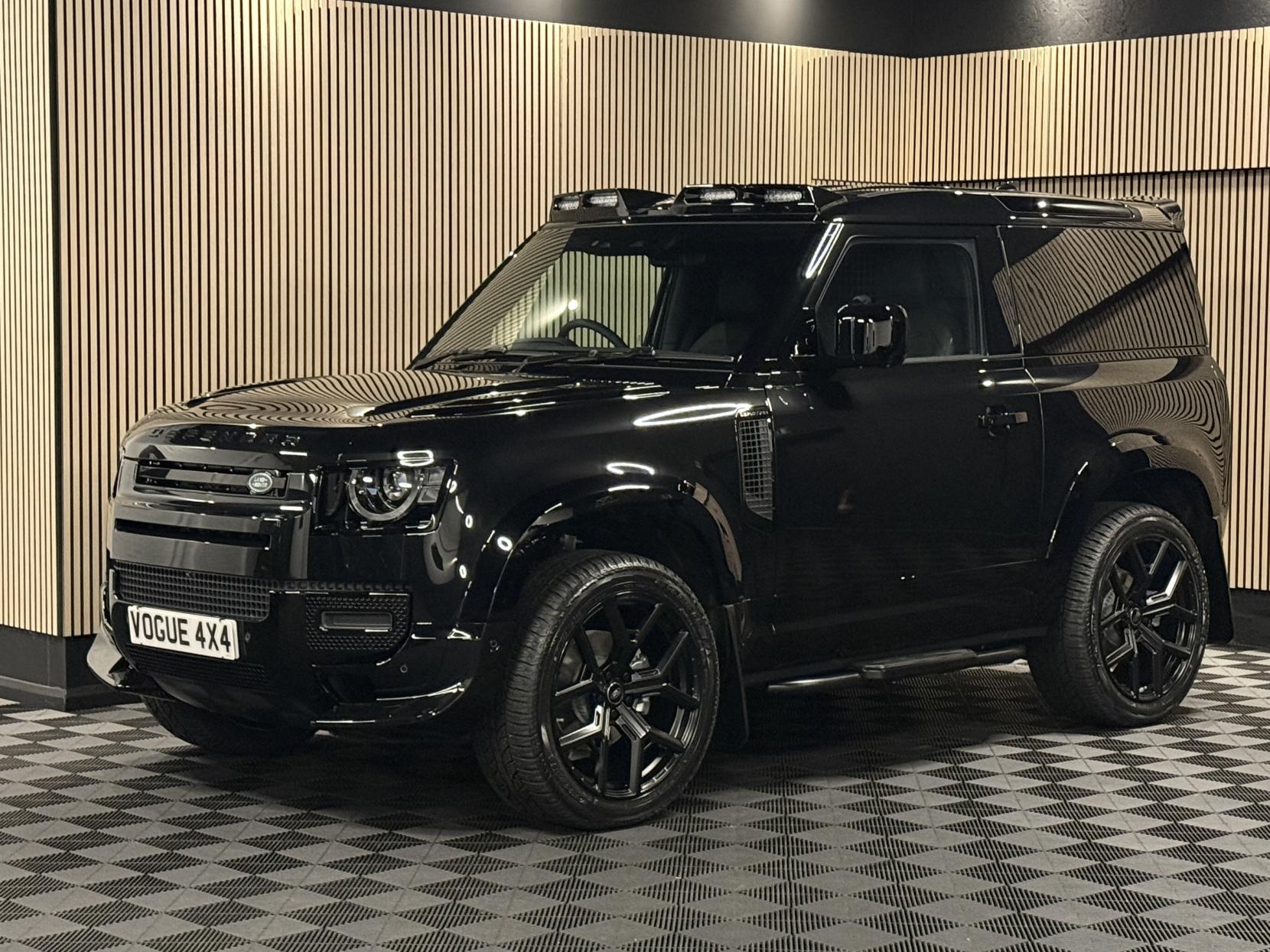 Land Rover Defender 90 3.0 D250 MHEV X-Dynamic SE Hard Top SUV 3dr Diesel Auto 4WD SWB Euro 6 (s/s) (249 ps)