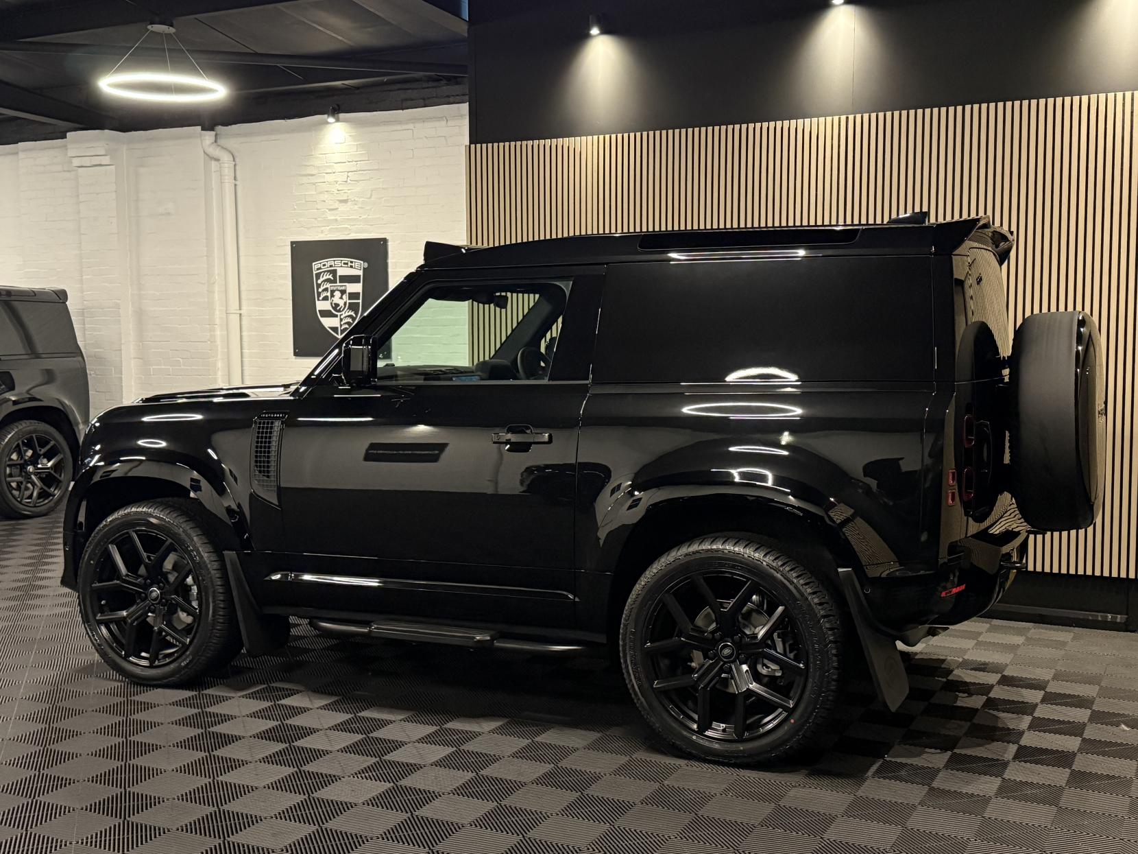 Land Rover Defender 90 3.0 D250 MHEV X-Dynamic SE Hard Top SUV 3dr Diesel Auto 4WD SWB Euro 6 (s/s) (249 ps)