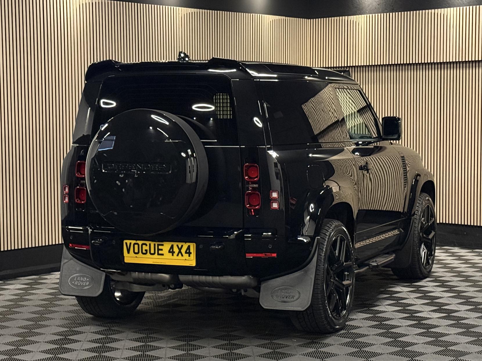 Land Rover Defender 90 3.0 D250 MHEV X-Dynamic SE Hard Top SUV 3dr Diesel Auto 4WD SWB Euro 6 (s/s) (249 ps)