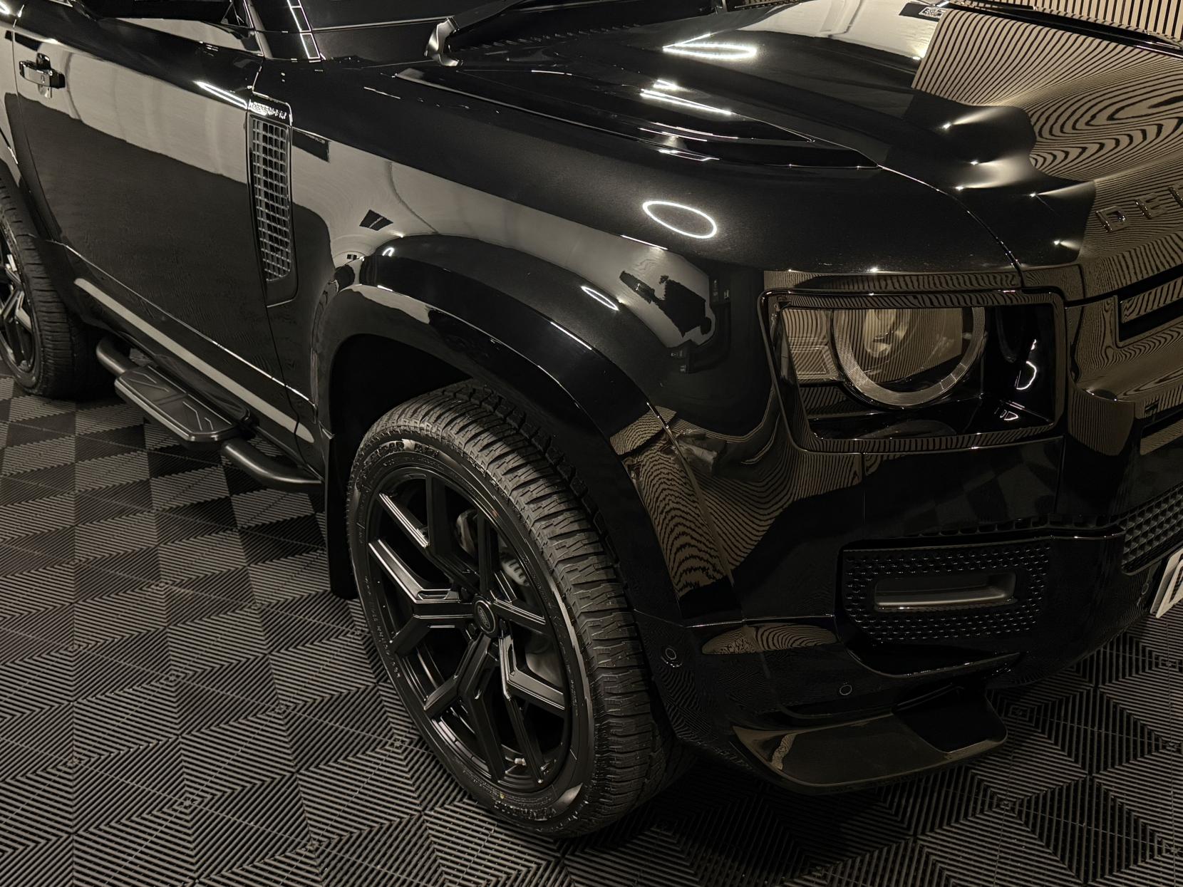 Land Rover Defender 90 3.0 D250 MHEV X-Dynamic SE Hard Top SUV 3dr Diesel Auto 4WD SWB Euro 6 (s/s) (249 ps)