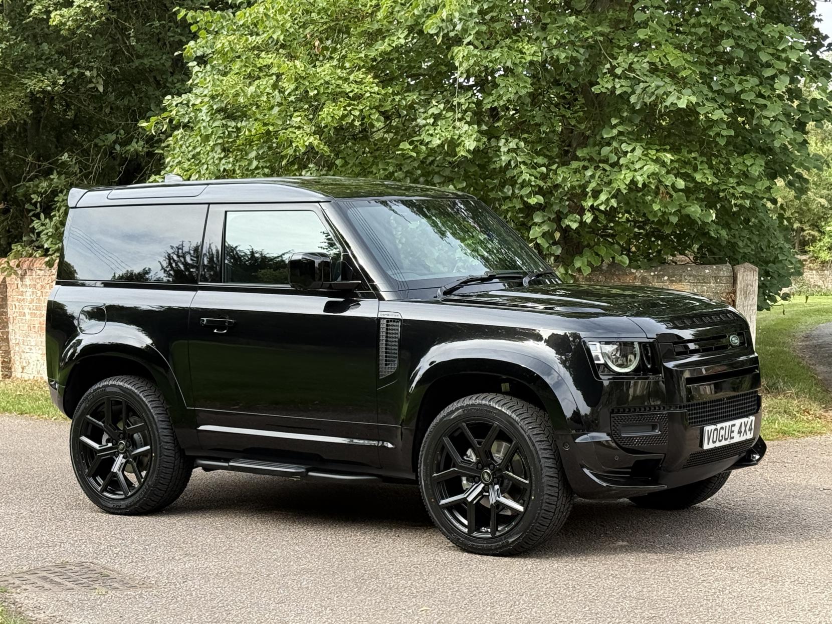 Land Rover Defender 90 3.0 D250 MHEV S Hard Top SUV 3dr Diesel Auto 4WD SWB Euro 6 (s/s) (249 ps)