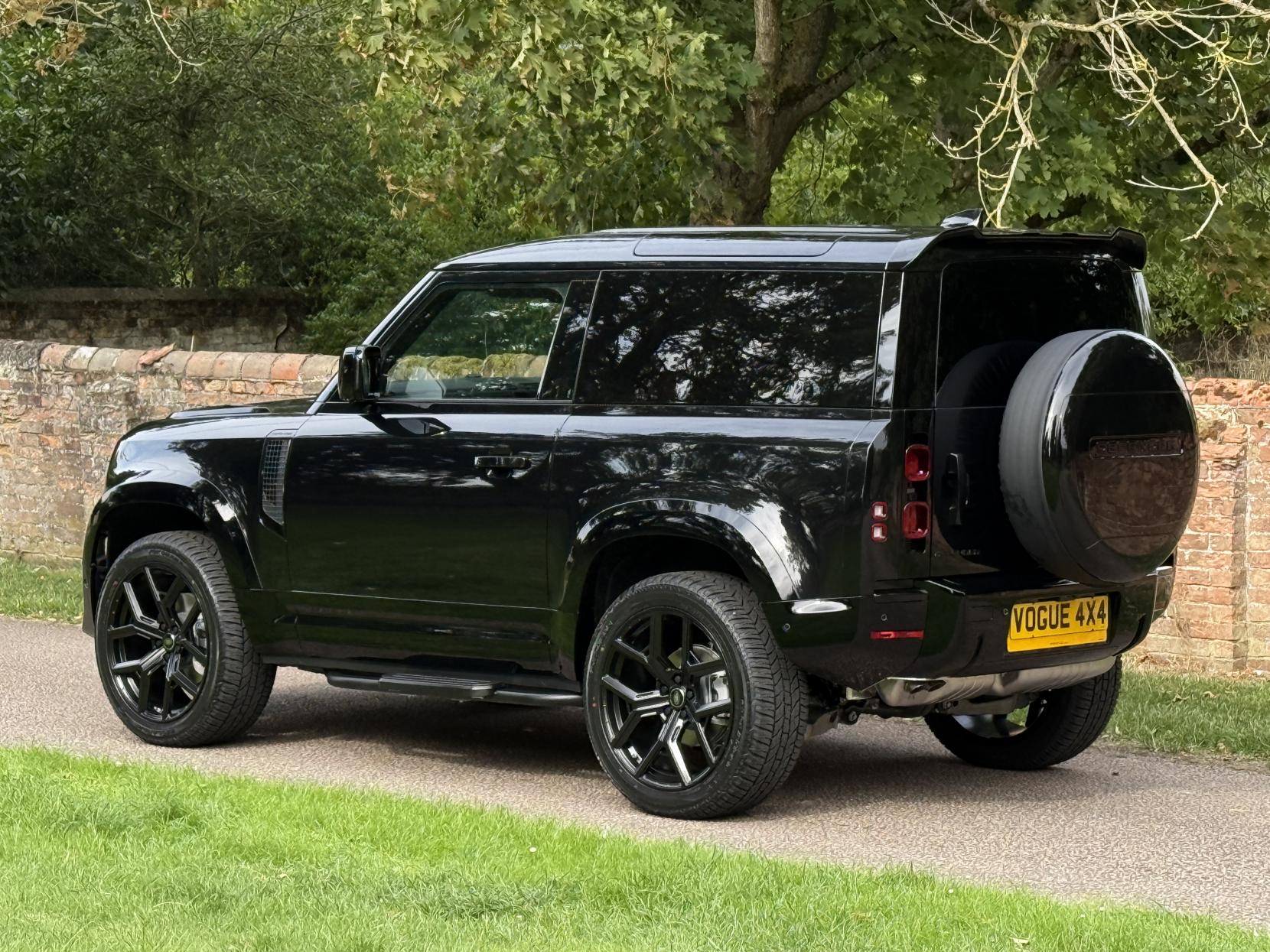 Land Rover Defender 90 3.0 D250 MHEV S Hard Top SUV 3dr Diesel Auto 4WD SWB Euro 6 (s/s) (249 ps)