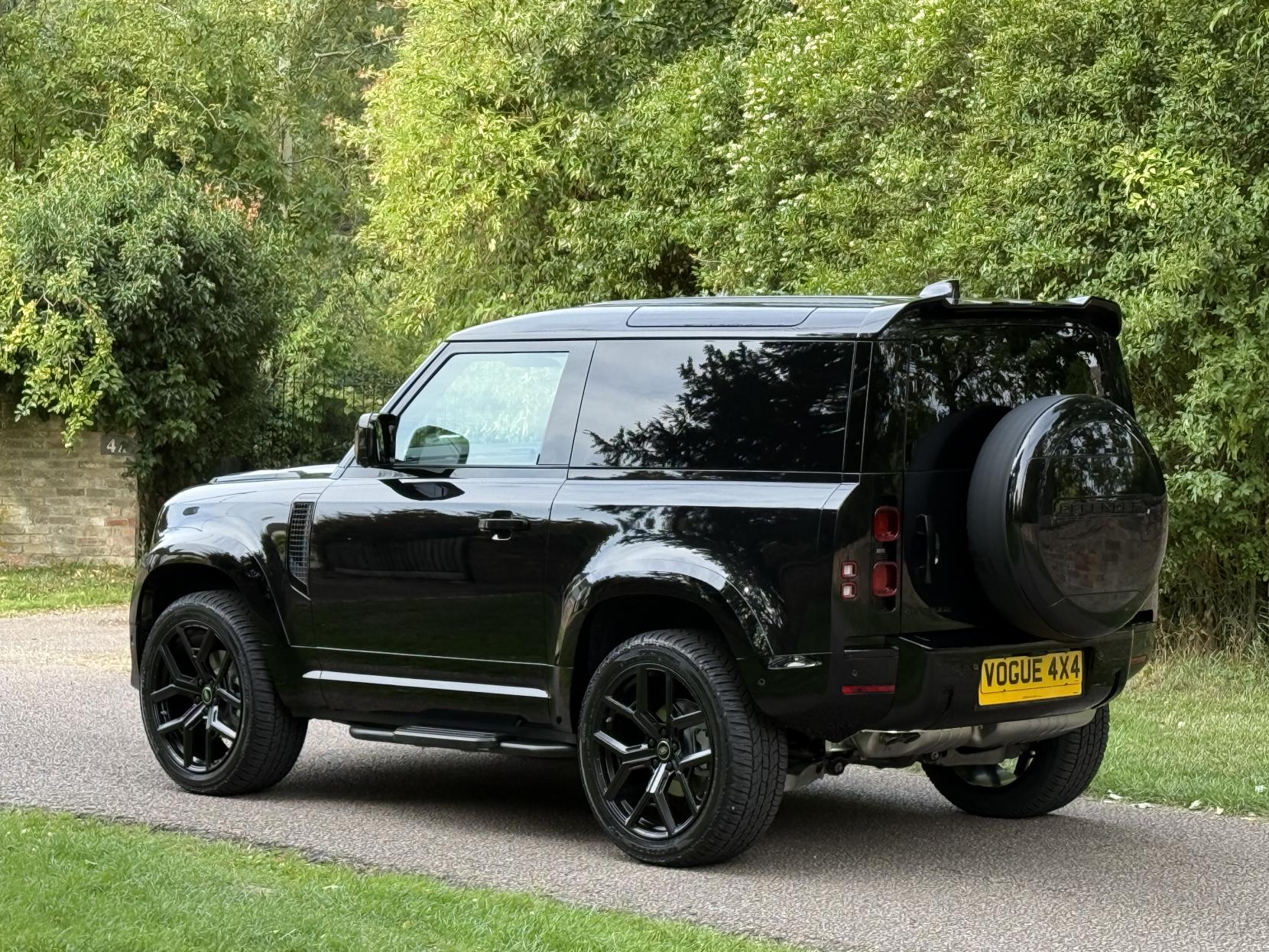 Land Rover Defender 90 3.0 D250 MHEV S Hard Top SUV 3dr Diesel Auto 4WD SWB Euro 6 (s/s) (249 ps)