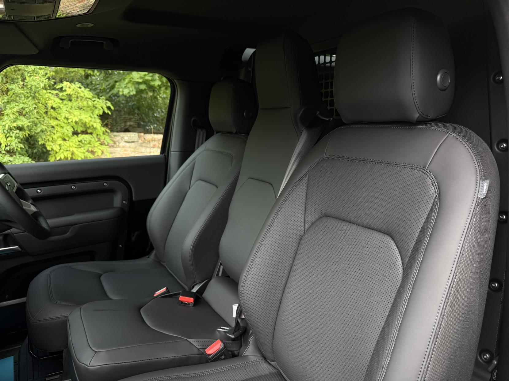 Land Rover Defender 90 3.0 D250 MHEV S Hard Top SUV 3dr Diesel Auto 4WD SWB Euro 6 (s/s) (249 ps)