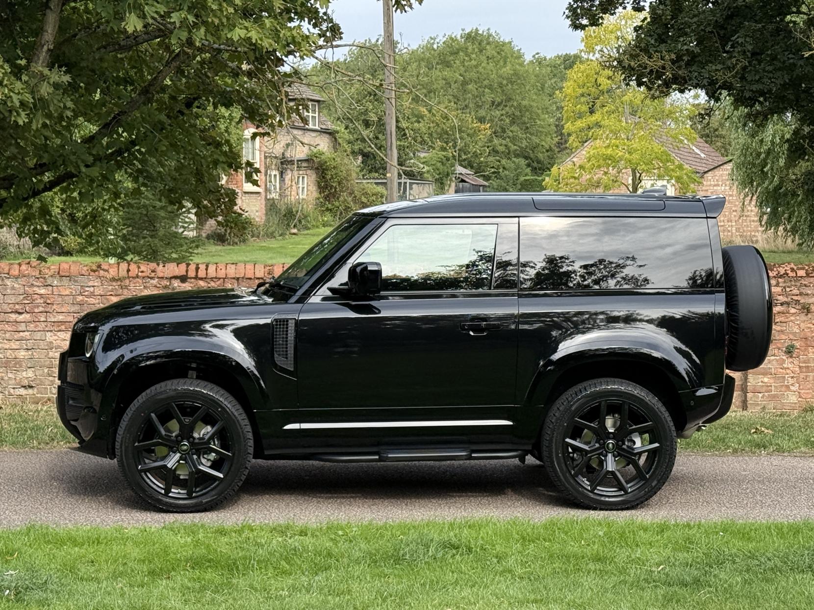 Land Rover Defender 90 3.0 D250 MHEV S Hard Top SUV 3dr Diesel Auto 4WD SWB Euro 6 (s/s) (249 ps)