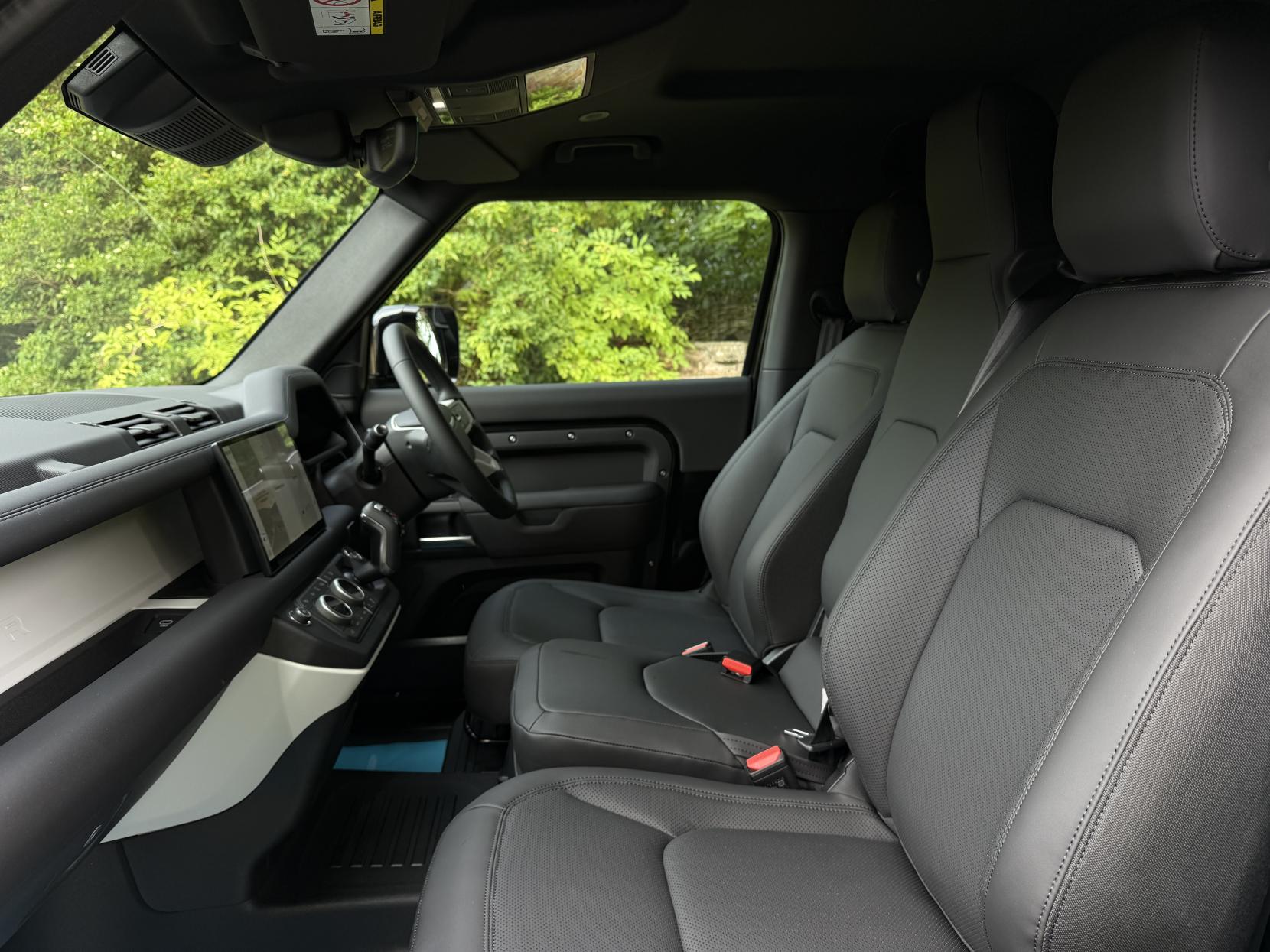 Land Rover Defender 90 3.0 D250 MHEV S Hard Top SUV 3dr Diesel Auto 4WD SWB Euro 6 (s/s) (249 ps)