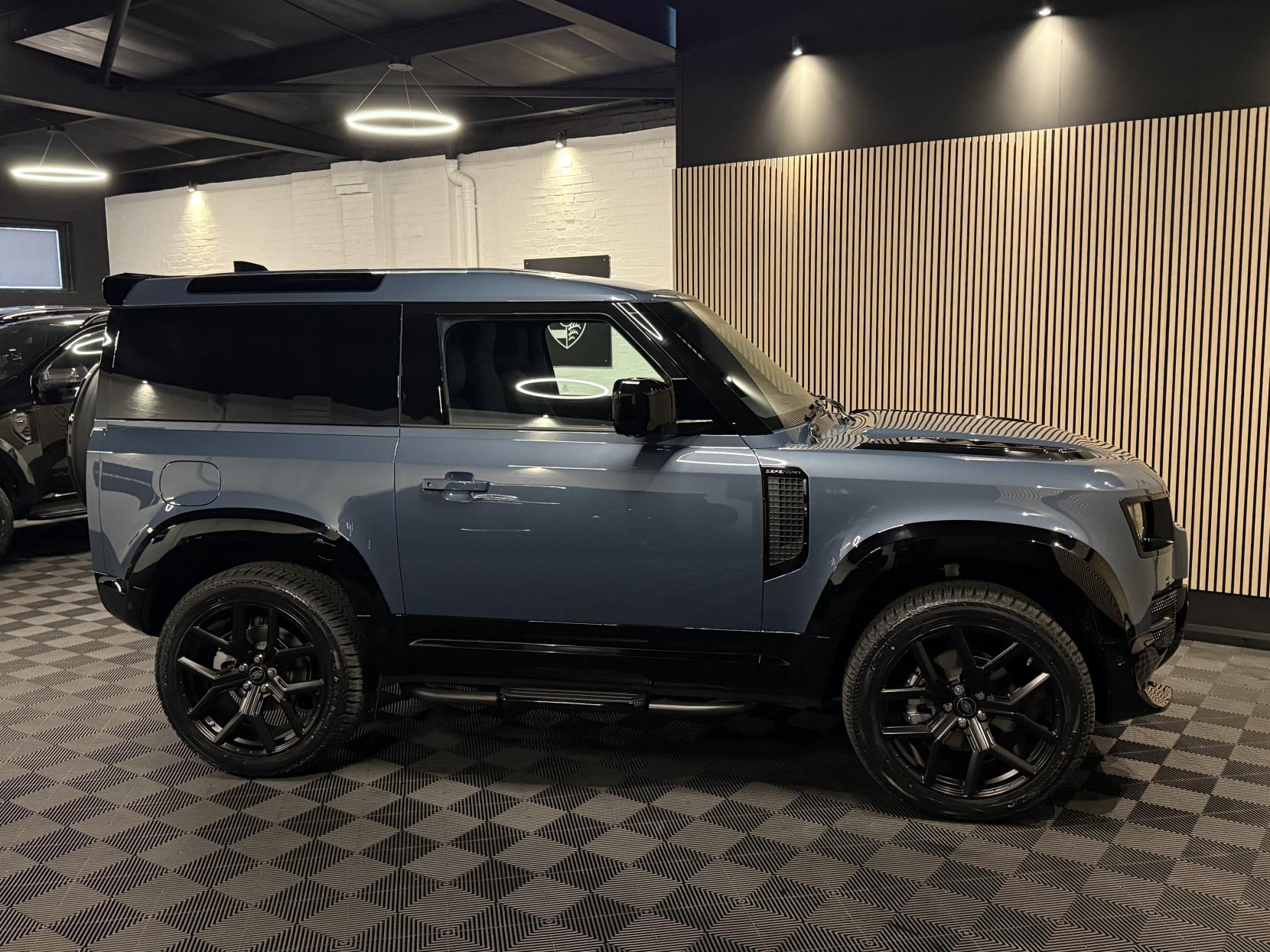 Land Rover Defender 90 3.0 D250 MHEV S Hard Top SUV 3dr Diesel Auto 4WD SWB Euro 6 (s/s) (250 ps)