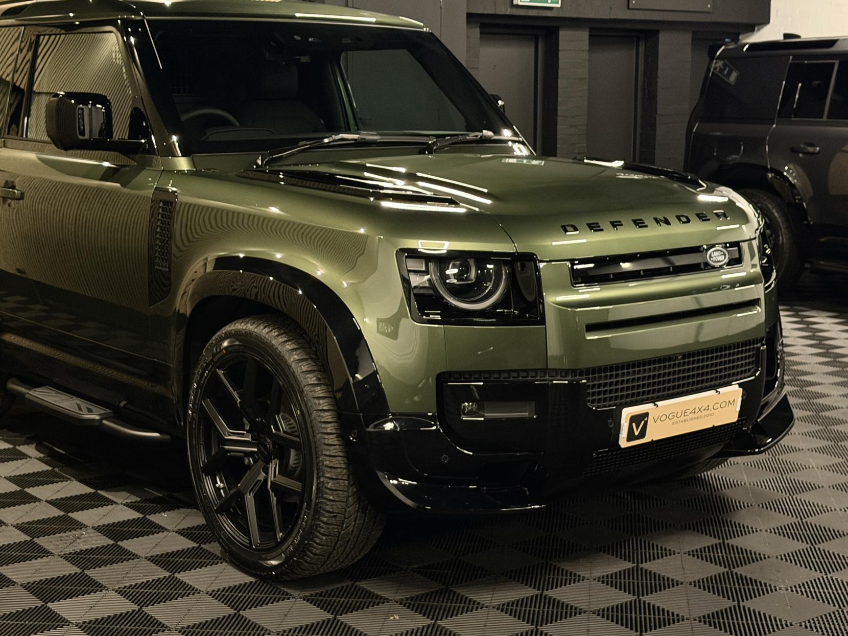 Land Rover Defender 90 3.0 D250 MHEV X-Dynamic SE Hard Top SUV 3dr Diesel Auto 4WD SWB Euro 6 (s/s) (249 ps)