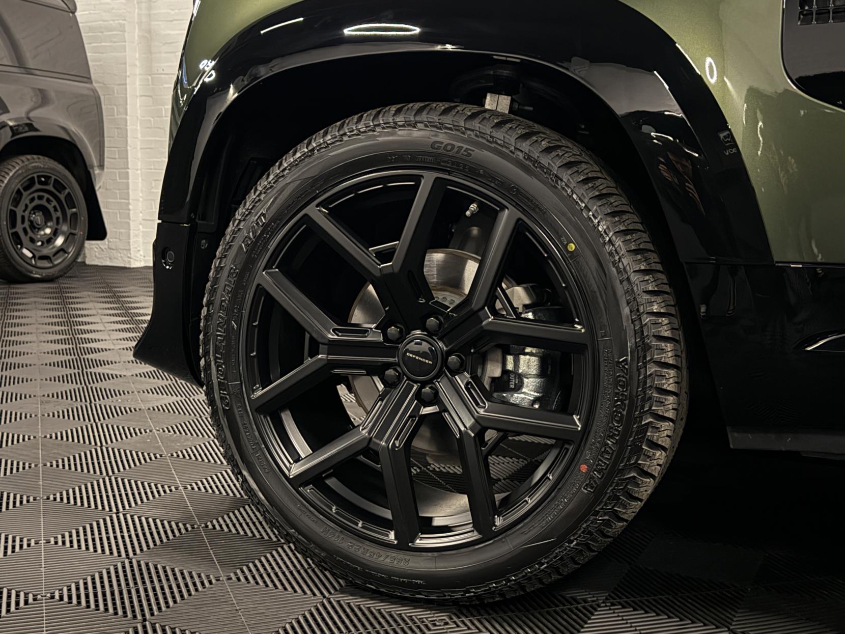 Land Rover Defender 90 3.0 D250 MHEV X-Dynamic SE Hard Top SUV 3dr Diesel Auto 4WD SWB Euro 6 (s/s) (249 ps)