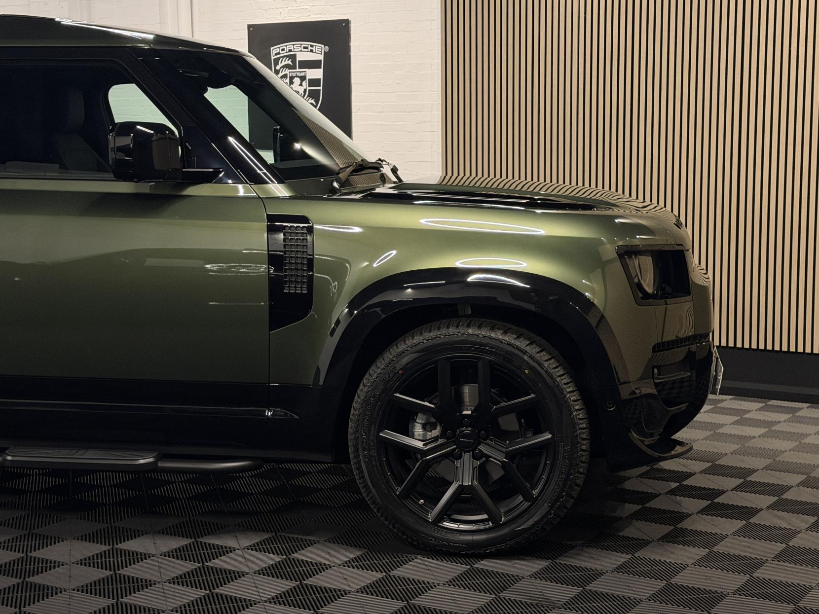 Land Rover Defender 90 3.0 D250 MHEV X-Dynamic SE Hard Top SUV 3dr Diesel Auto 4WD SWB Euro 6 (s/s) (249 ps)