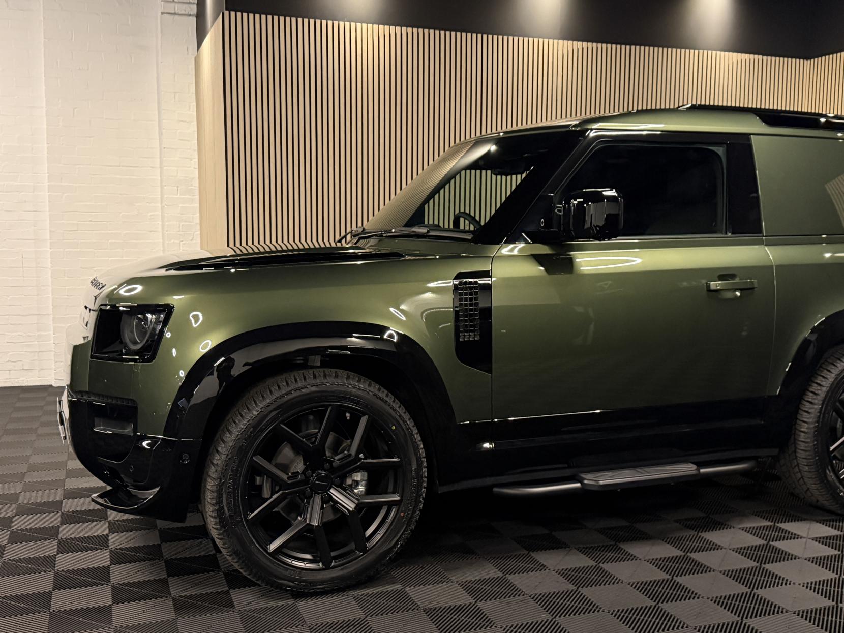 Land Rover Defender 90 3.0 D250 MHEV X-Dynamic SE Hard Top SUV 3dr Diesel Auto 4WD SWB Euro 6 (s/s) (249 ps)