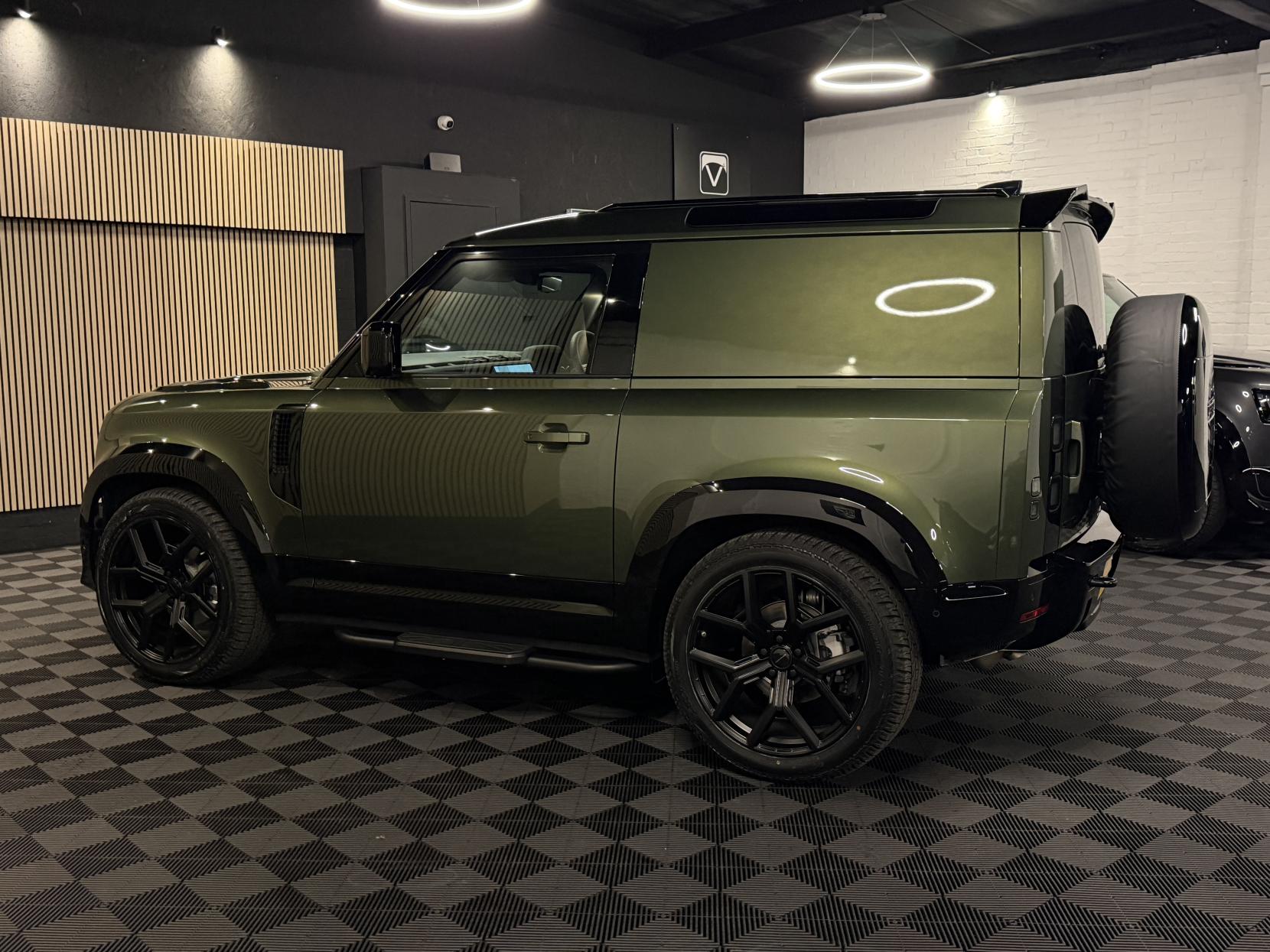 Land Rover Defender 90 3.0 D250 MHEV X-Dynamic SE Hard Top SUV 3dr Diesel Auto 4WD SWB Euro 6 (s/s) (249 ps)