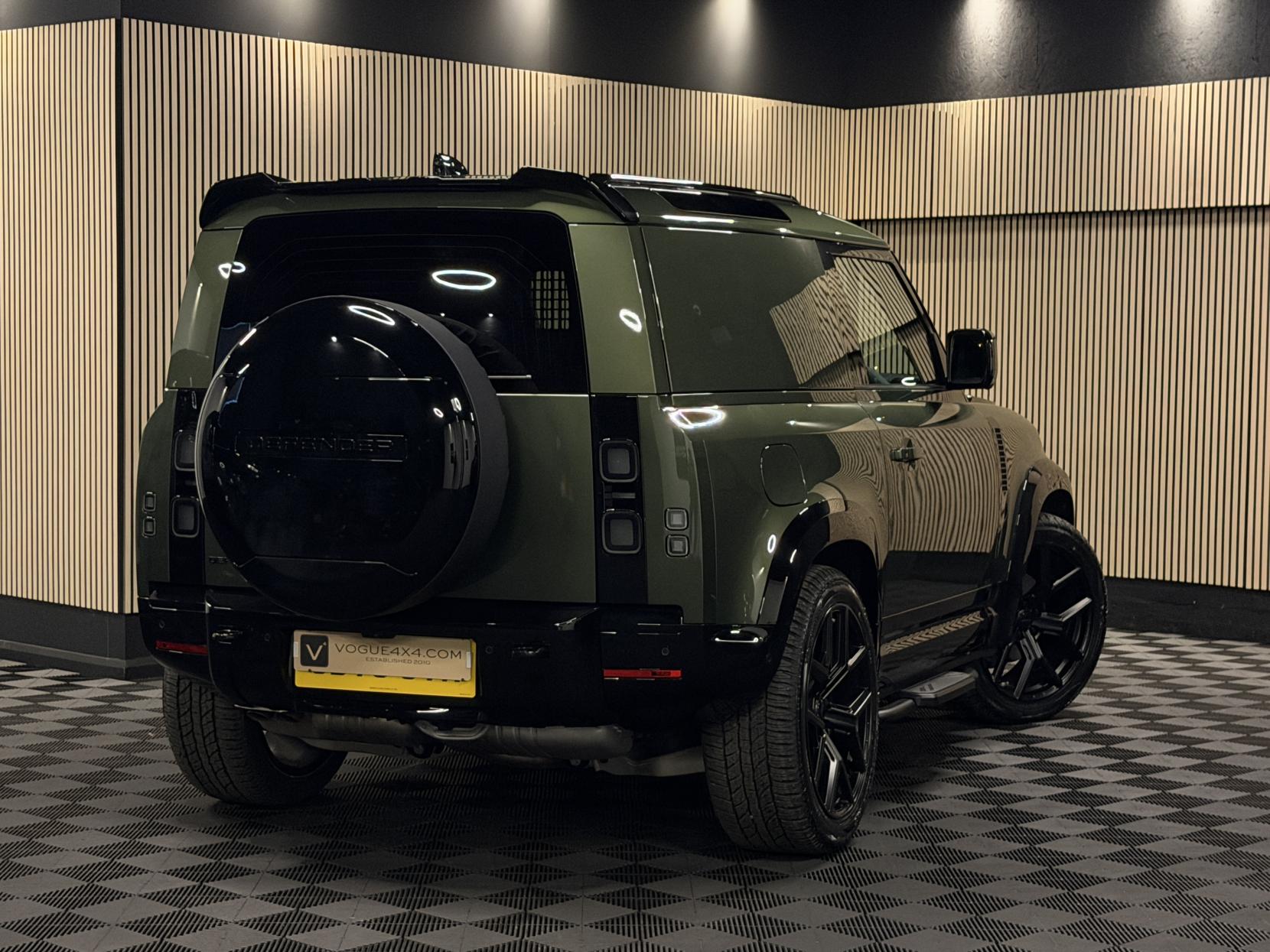 Land Rover Defender 90 3.0 D250 MHEV X-Dynamic SE Hard Top SUV 3dr Diesel Auto 4WD SWB Euro 6 (s/s) (249 ps)