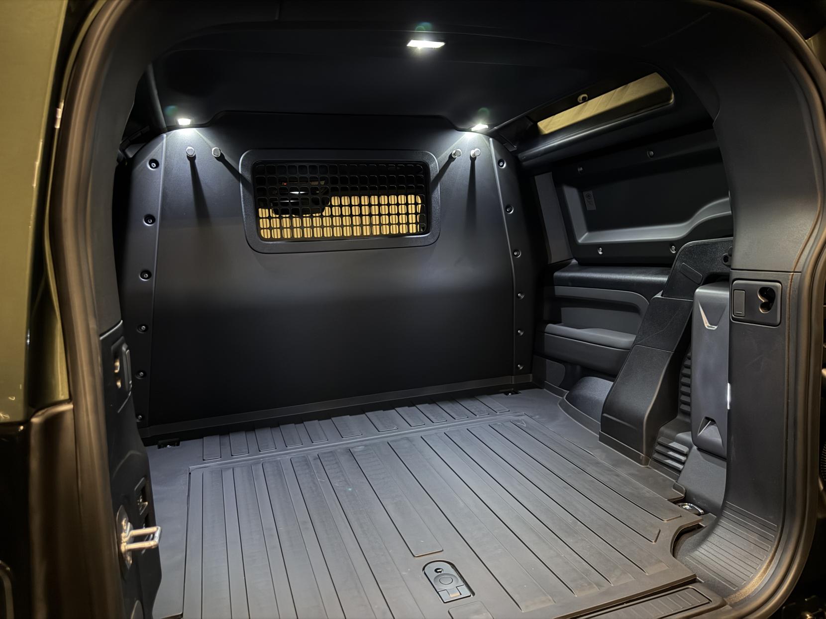 Land Rover Defender 90 3.0 D250 MHEV X-Dynamic SE Hard Top SUV 3dr Diesel Auto 4WD SWB Euro 6 (s/s) (249 ps)