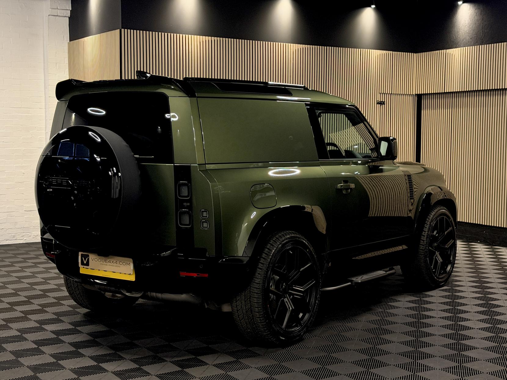 Land Rover Defender 90 3.0 D250 MHEV X-Dynamic SE Hard Top SUV 3dr Diesel Auto 4WD SWB Euro 6 (s/s) (249 ps)