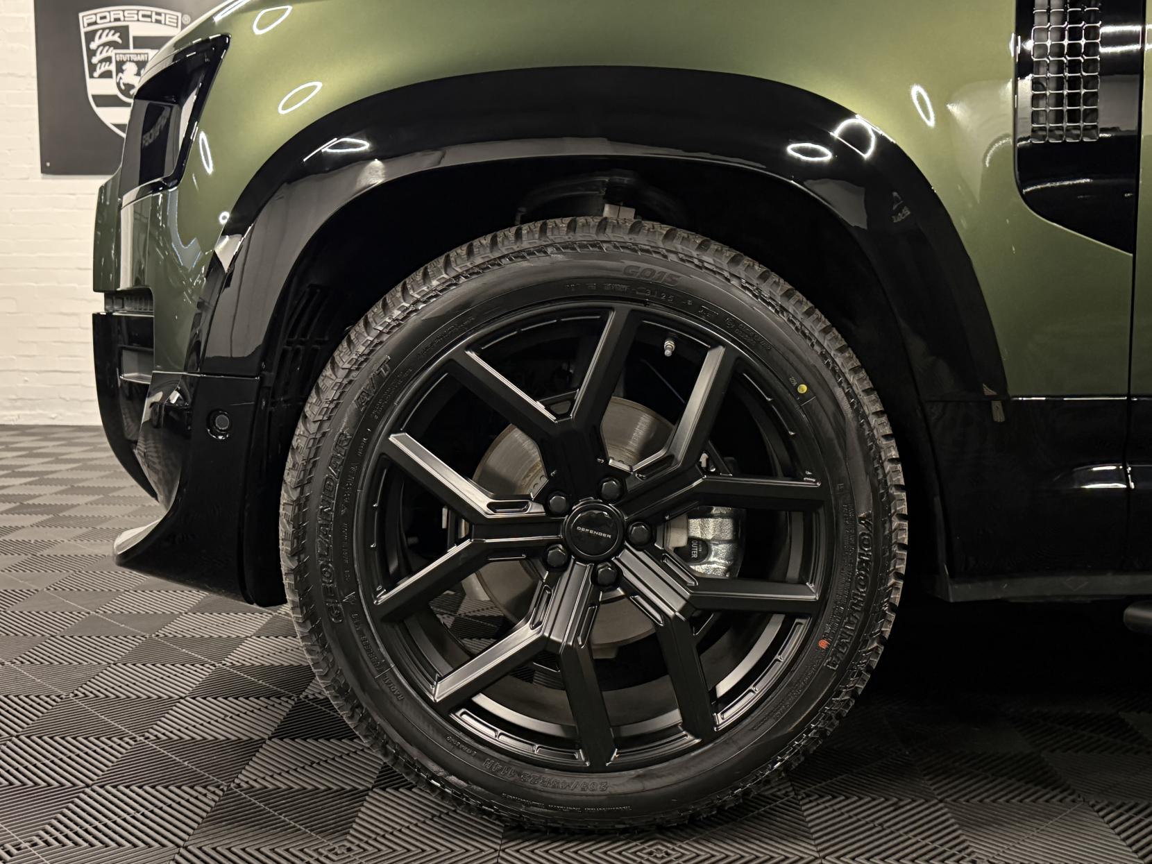 Land Rover Defender 90 3.0 D250 MHEV X-Dynamic SE Hard Top SUV 3dr Diesel Auto 4WD SWB Euro 6 (s/s) (249 ps)