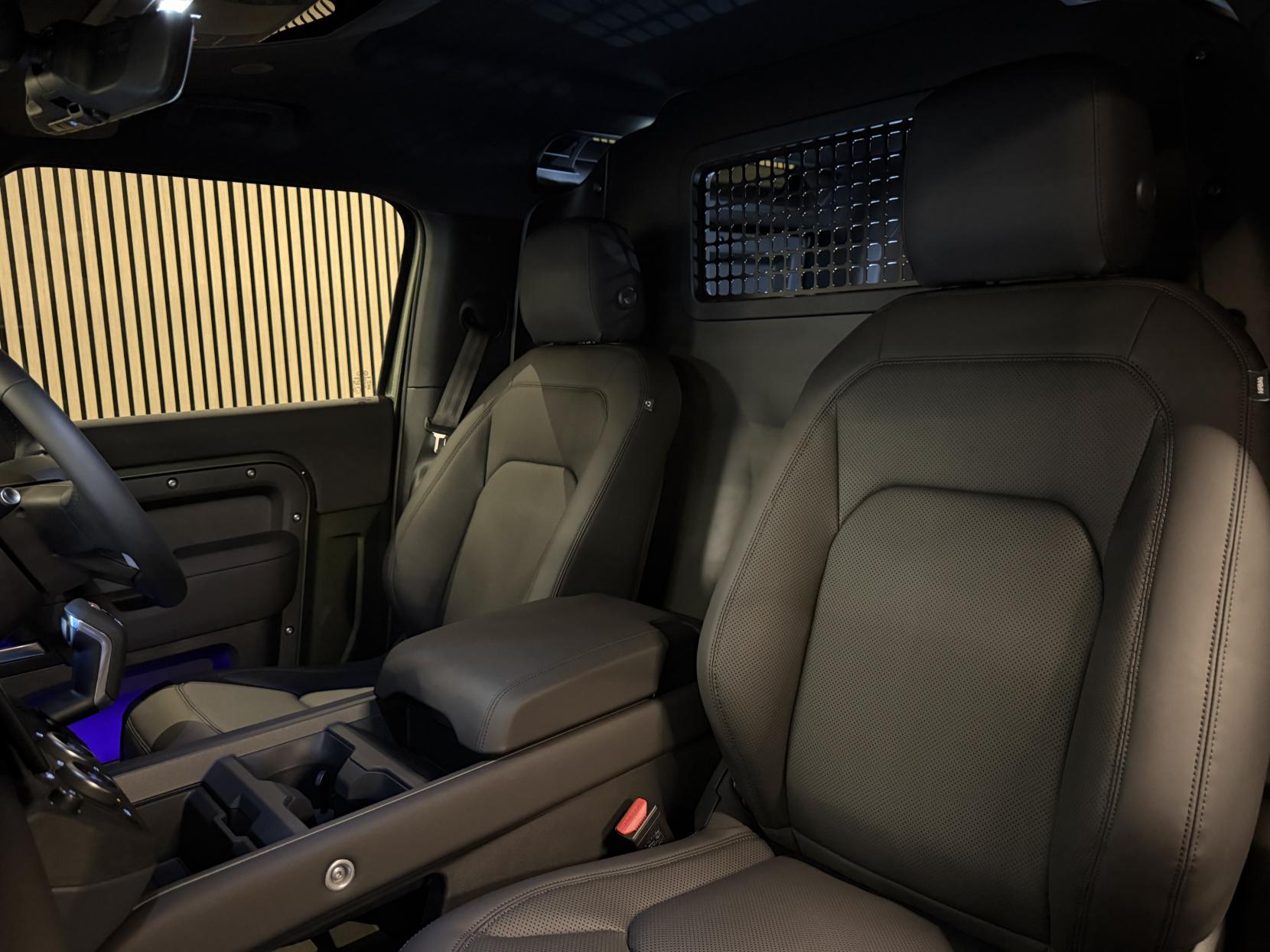 Land Rover Defender 90 3.0 D250 MHEV X-Dynamic SE Hard Top SUV 3dr Diesel Auto 4WD SWB Euro 6 (s/s) (249 ps)