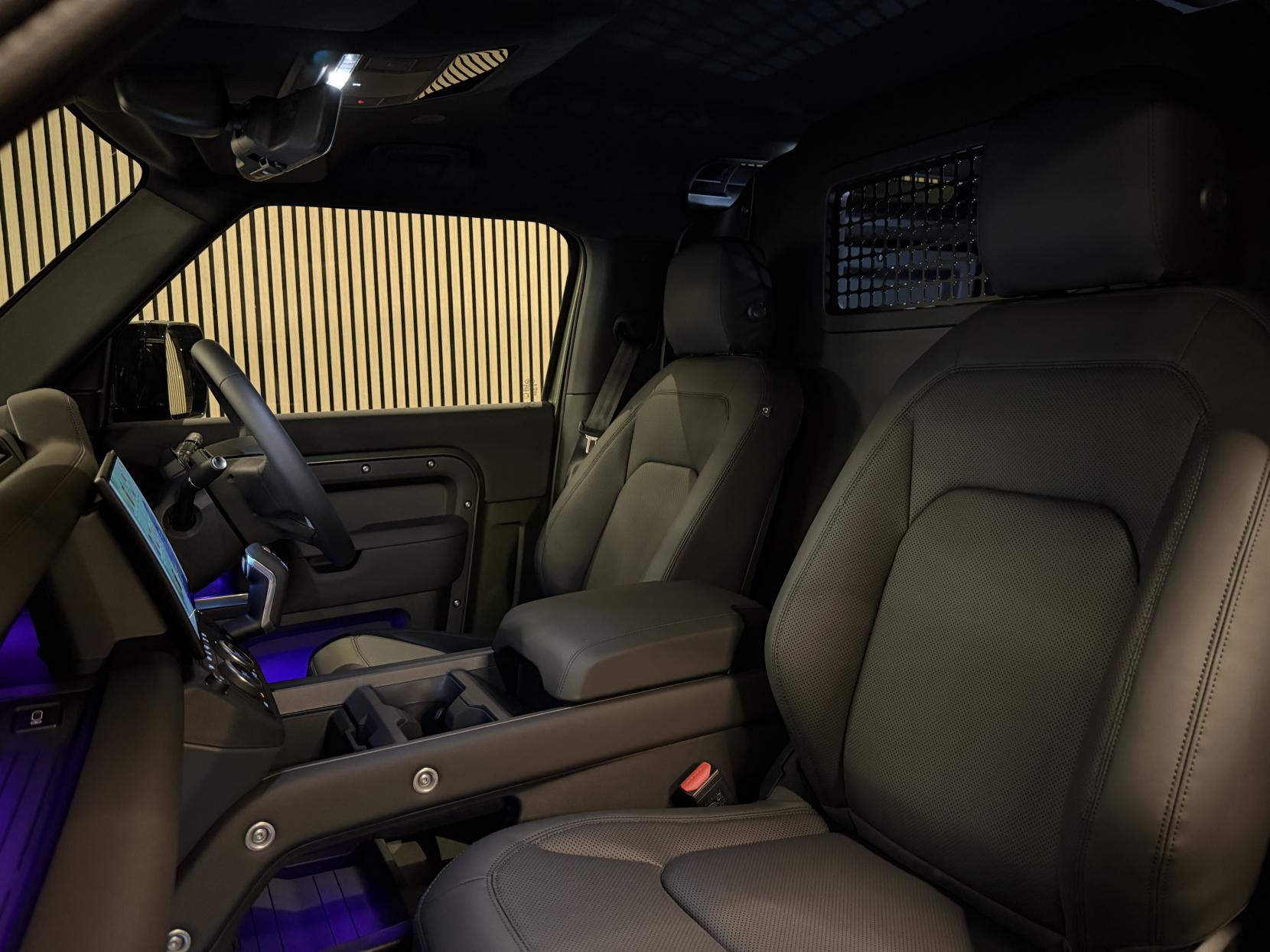 Land Rover Defender 90 3.0 D250 MHEV X-Dynamic SE Hard Top SUV 3dr Diesel Auto 4WD SWB Euro 6 (s/s) (249 ps)