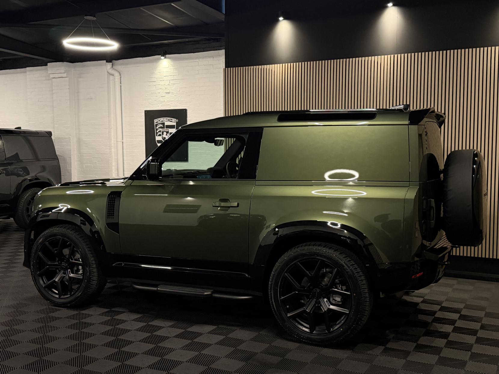Land Rover Defender 90 3.0 D250 MHEV X-Dynamic SE Hard Top SUV 3dr Diesel Auto 4WD SWB Euro 6 (s/s) (249 ps)
