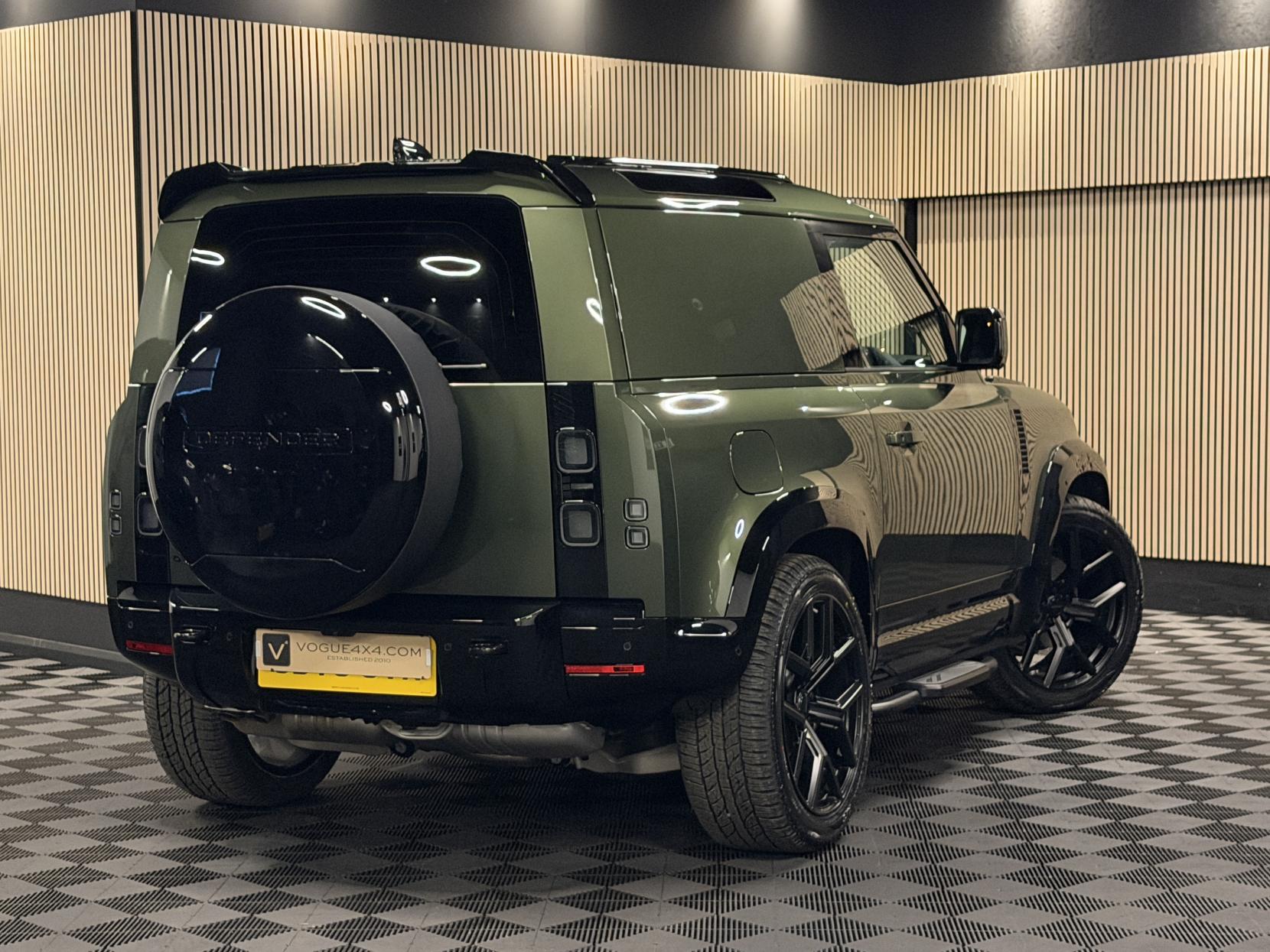 Land Rover Defender 90 3.0 D250 MHEV X-Dynamic SE Hard Top SUV 3dr Diesel Auto 4WD SWB Euro 6 (s/s) (249 ps)