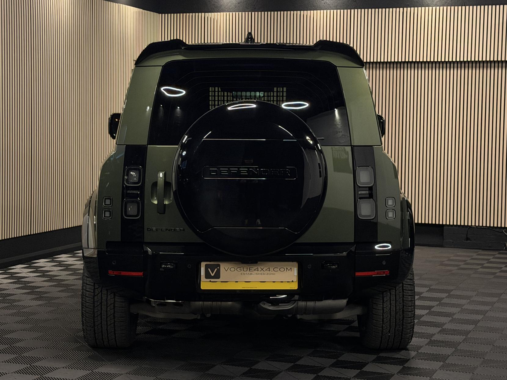 Land Rover Defender 90 3.0 D250 MHEV X-Dynamic SE Hard Top SUV 3dr Diesel Auto 4WD SWB Euro 6 (s/s) (249 ps)