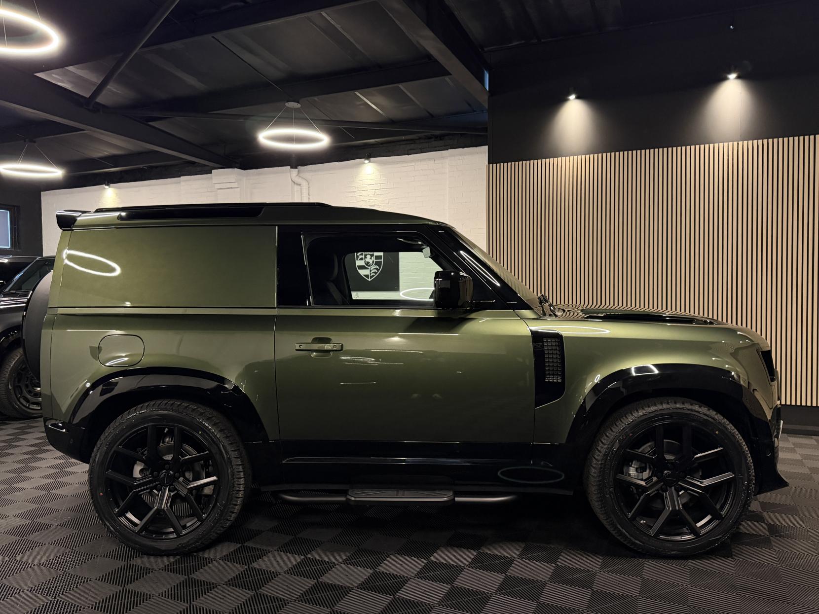 Land Rover Defender 90 3.0 D250 MHEV X-Dynamic SE Hard Top SUV 3dr Diesel Auto 4WD SWB Euro 6 (s/s) (249 ps)