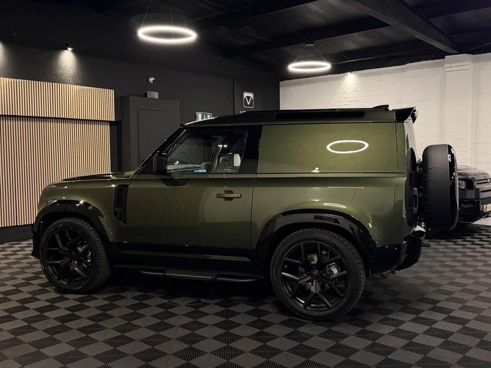 Land Rover Defender 90 3.0 D250 MHEV X-Dynamic SE Hard Top SUV 3dr Diesel Auto 4WD SWB Euro 6 (s/s) (249 ps)