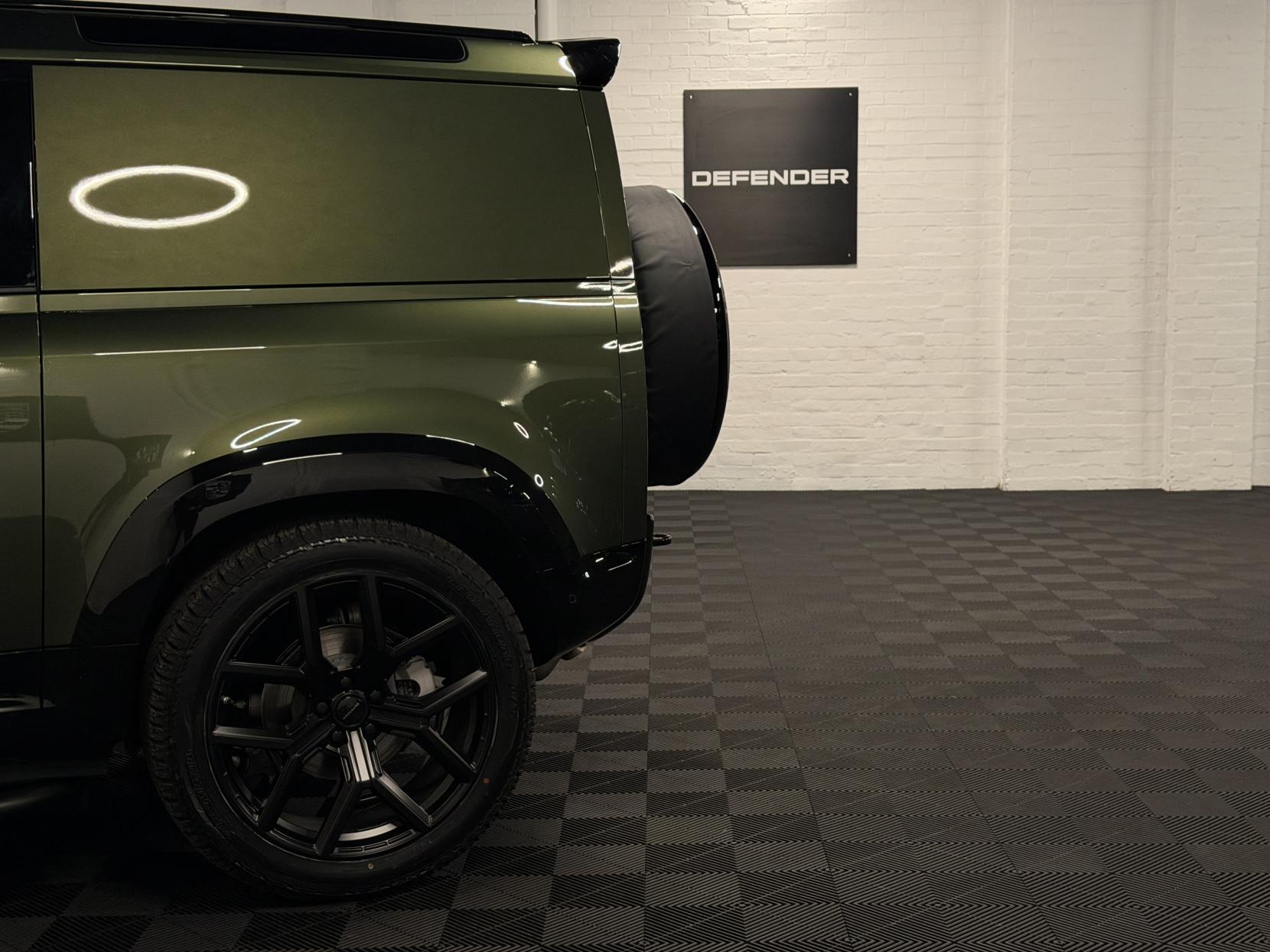 Land Rover Defender 90 3.0 D250 MHEV X-Dynamic SE Hard Top SUV 3dr Diesel Auto 4WD SWB Euro 6 (s/s) (249 ps)