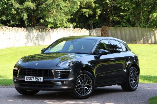 Porsche Macan 2.0 T 4WD - PANORAMIC ROOF - 20 INCH RS WHEELS