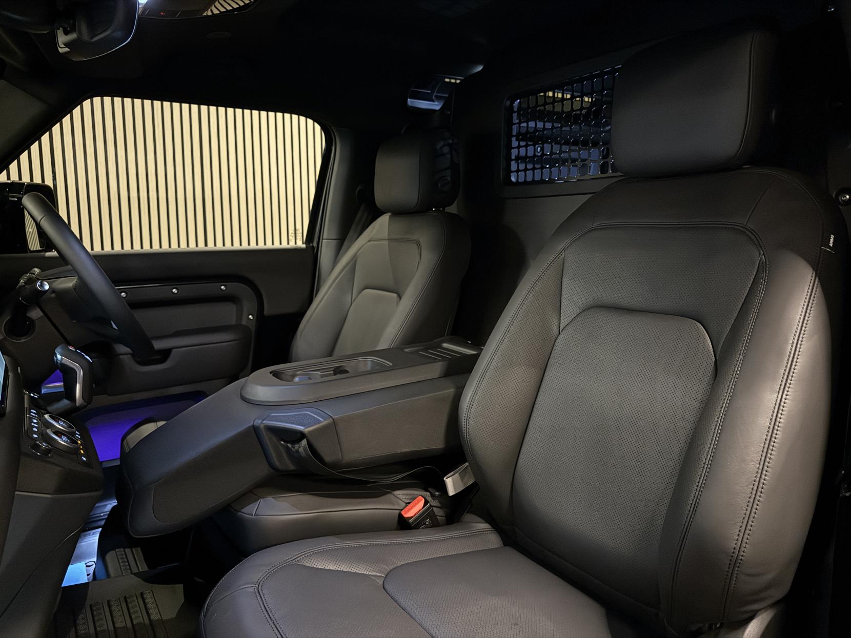 Land Rover Defender 90 3.0 D350 MHEV X-Dynamic HSE Hard Top SUV 3dr Diesel Auto 4WD SWB Euro 6 (s/s) (350 ps)