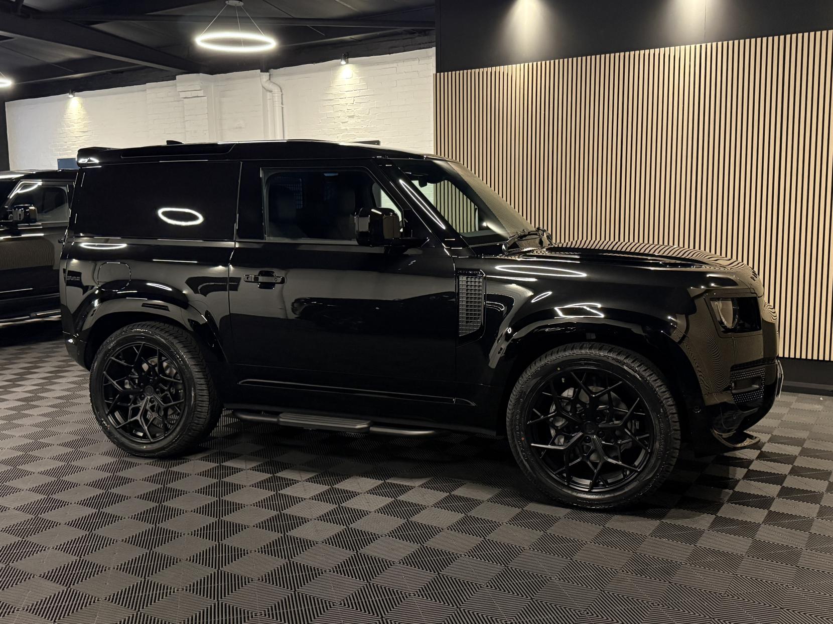 Land Rover Defender 90 3.0 D350 MHEV X-Dynamic HSE Hard Top SUV 3dr Diesel Auto 4WD SWB Euro 6 (s/s) (350 ps)