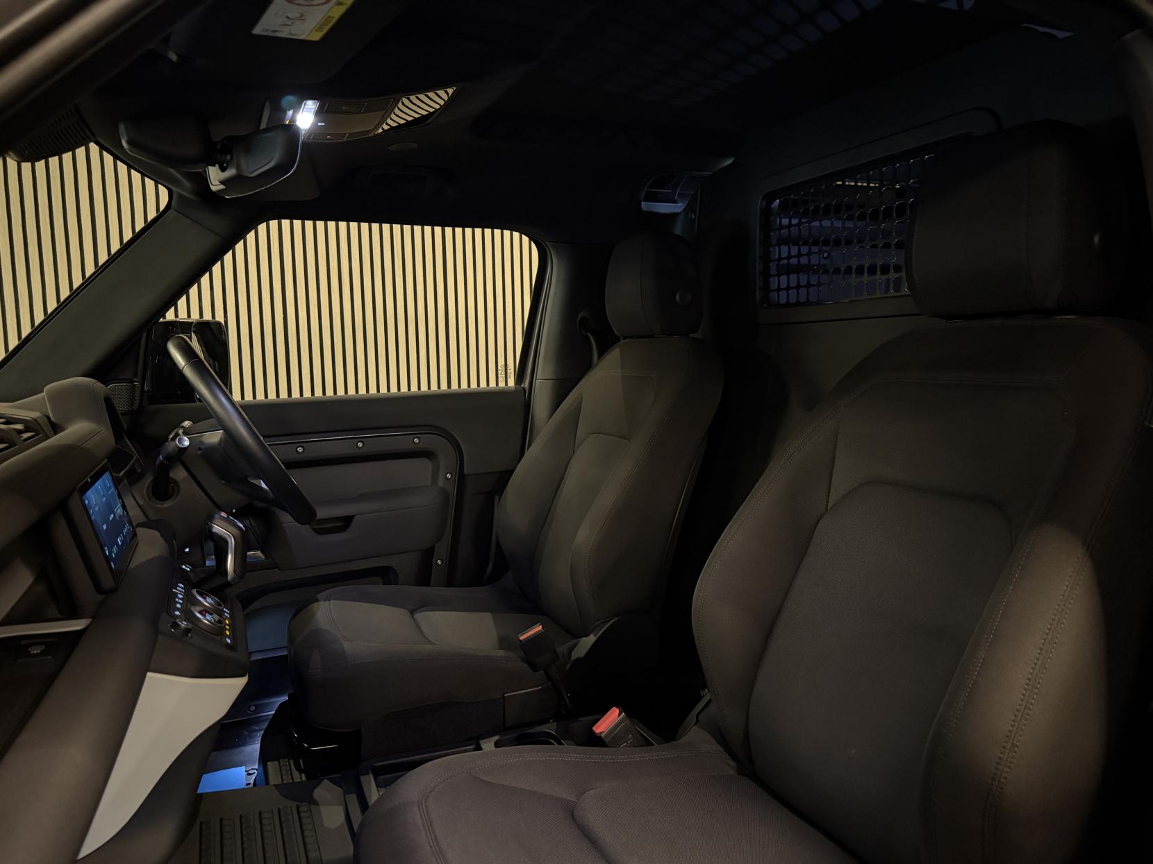 Land Rover Defender 90 3.0 D250 MHEV Hard Top SUV 3dr Diesel Auto 4WD SWB Euro 6 (s/s) (250 ps)