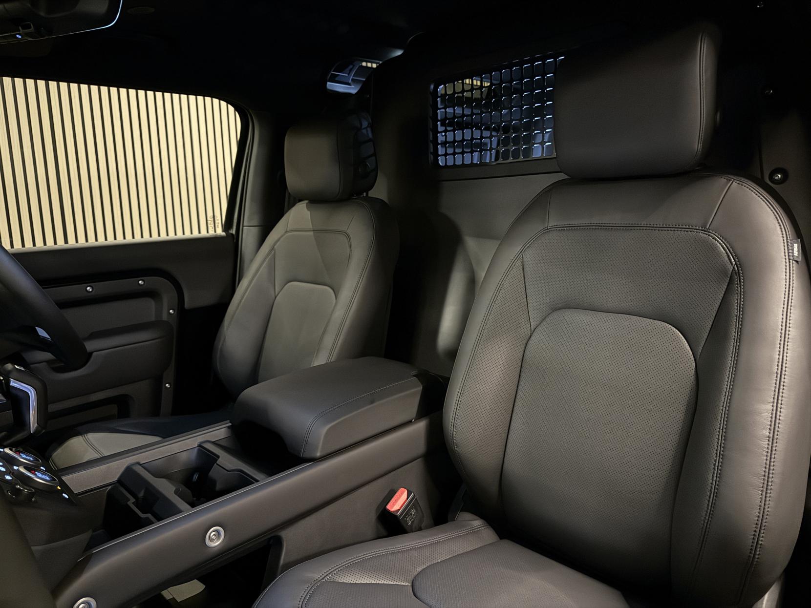 Land Rover Defender 90 3.0 D250 MHEV X-Dynamic HSE Hard Top SUV 3dr Diesel Auto 4WD SWB Euro 6 (s/s) (250 ps)