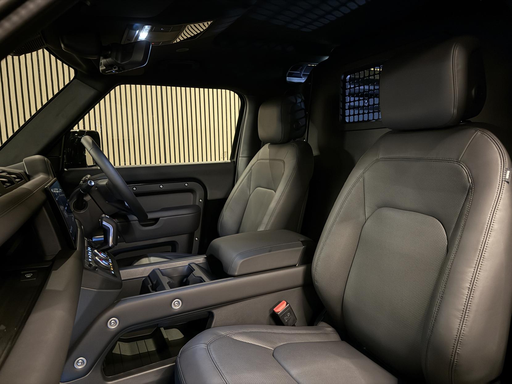 Land Rover Defender 90 3.0 D250 MHEV X-Dynamic HSE Hard Top SUV 3dr Diesel Auto 4WD SWB Euro 6 (s/s) (250 ps)