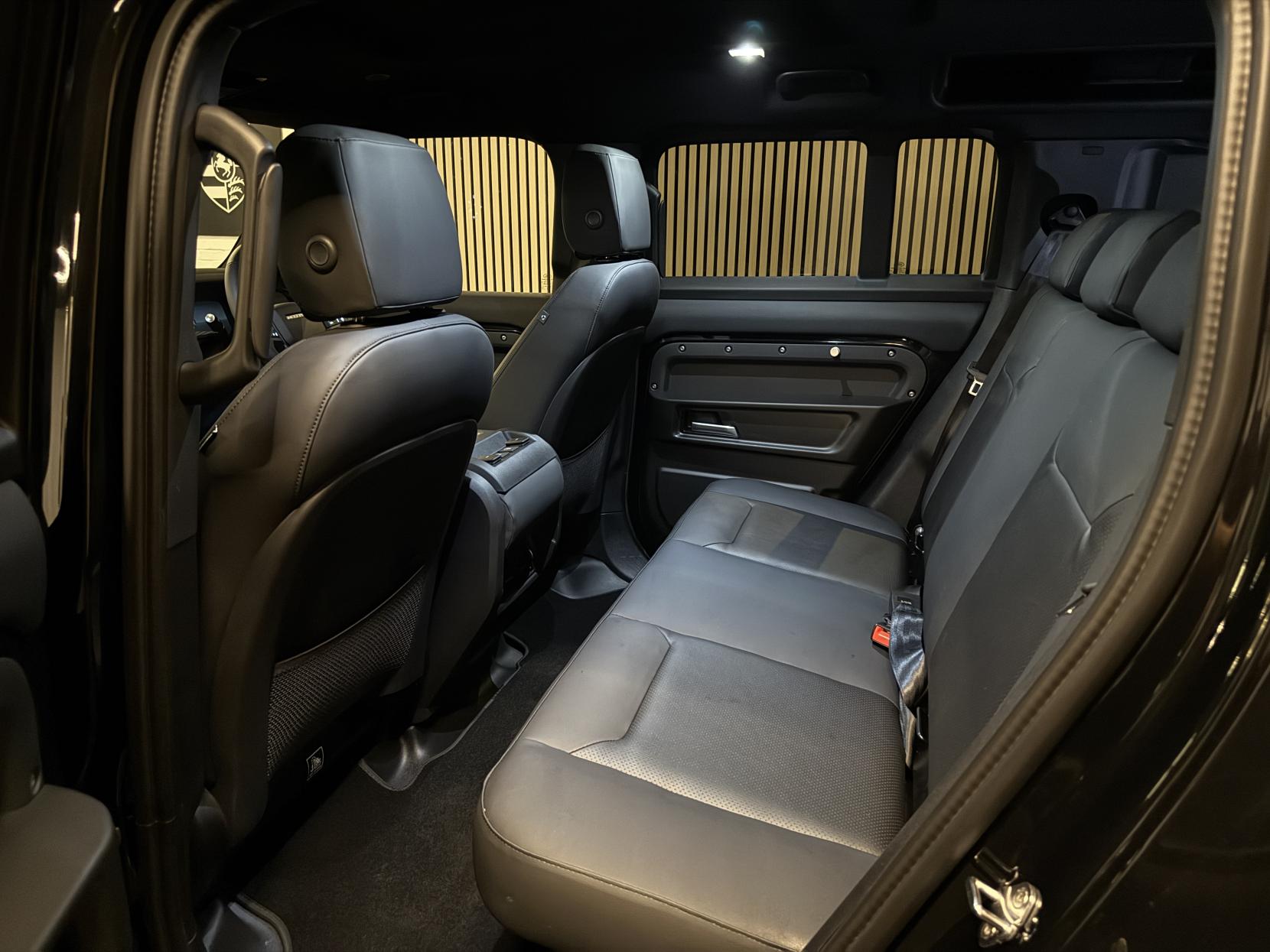 Land Rover Defender 110 3.0 D250 MHEV X-Dynamic SE Hard Top SUV 5dr Diesel Auto 4WD MWB Euro 6 (s/s) (249 ps)
