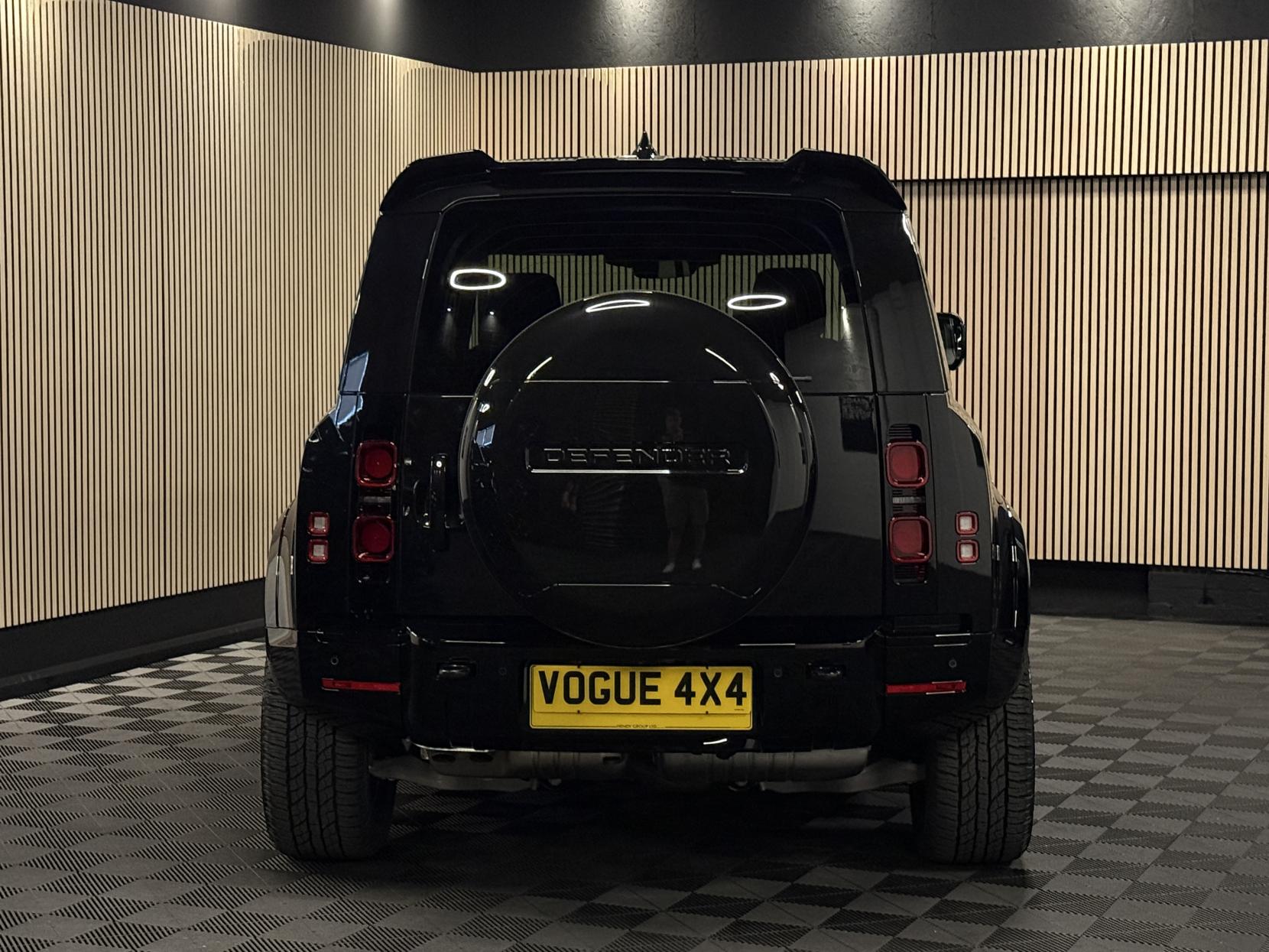 Land Rover Defender 110 3.0 D250 MHEV X-Dynamic SE Hard Top SUV 5dr Diesel Auto 4WD MWB Euro 6 (s/s) (249 ps)