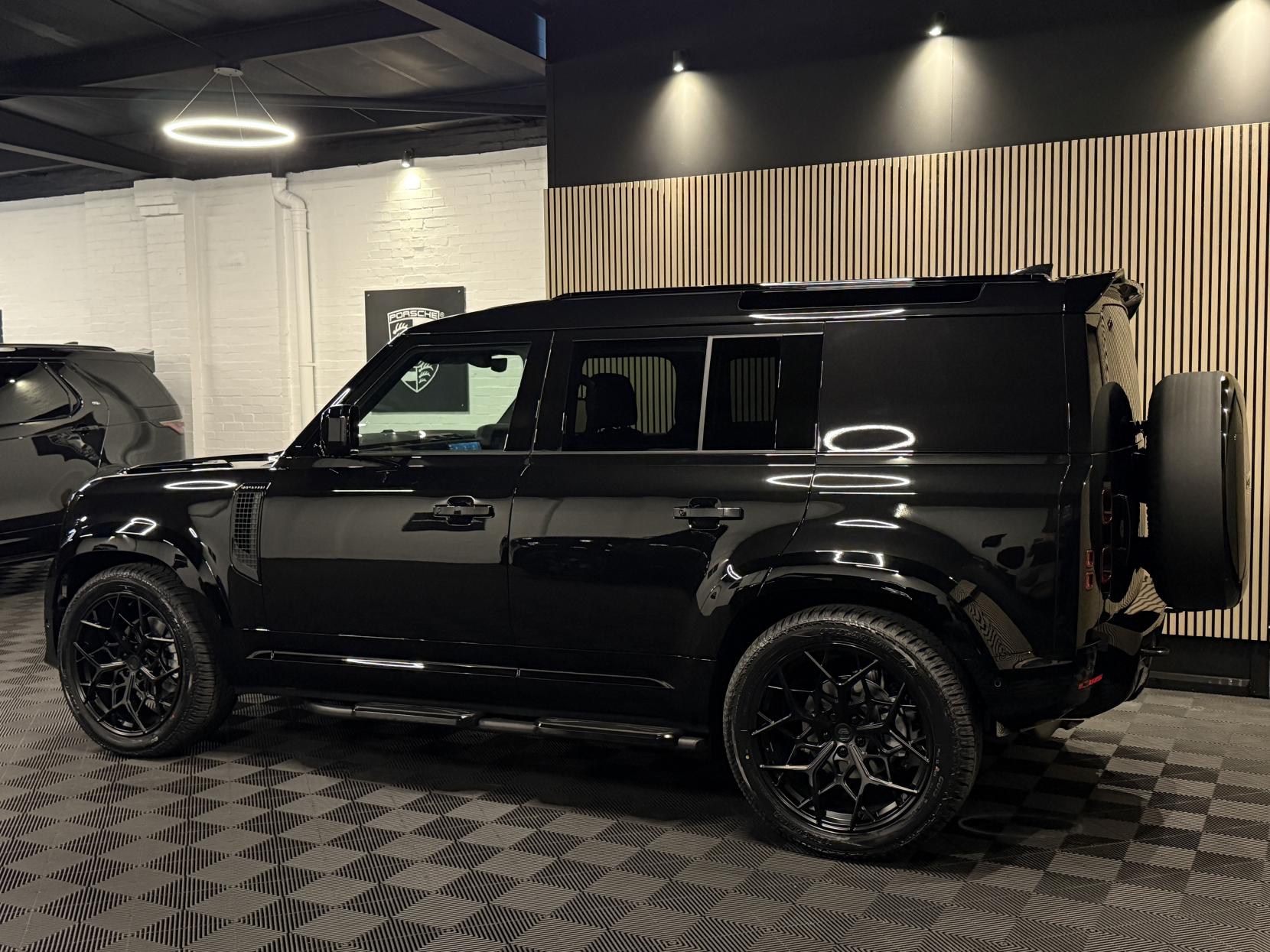 Land Rover Defender 110 3.0 D250 MHEV X-Dynamic SE Hard Top SUV 5dr Diesel Auto 4WD MWB Euro 6 (s/s) (249 ps)