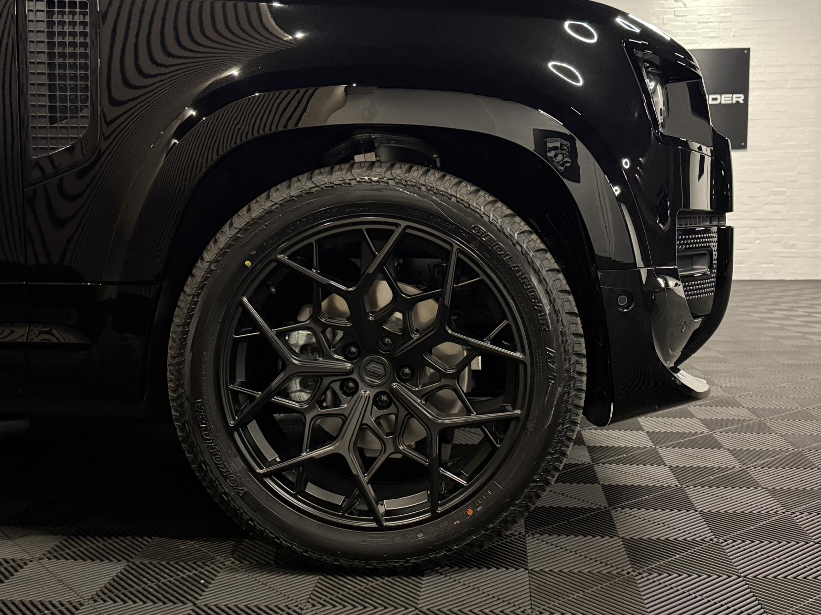 Land Rover Defender 110 3.0 D250 MHEV X-Dynamic SE Hard Top SUV 5dr Diesel Auto 4WD MWB Euro 6 (s/s) (249 ps)