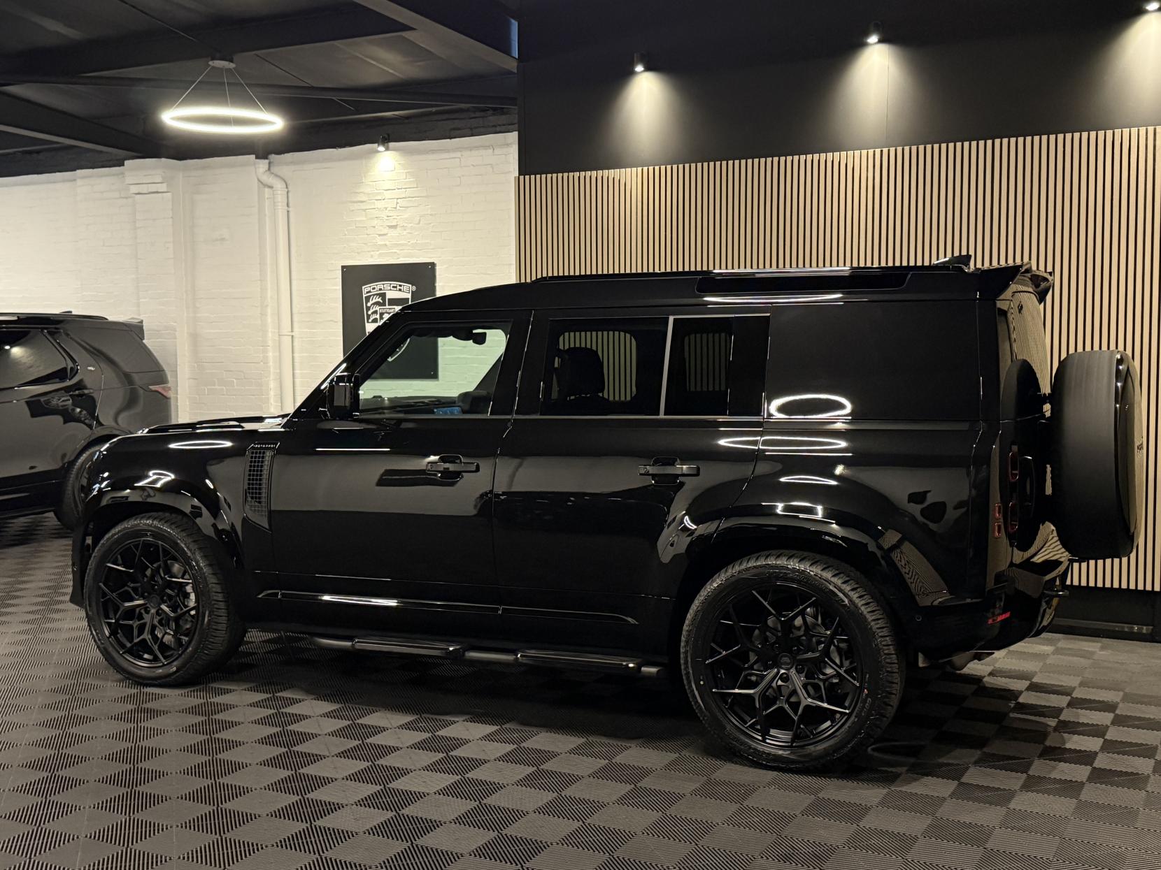Land Rover Defender 110 3.0 D250 MHEV X-Dynamic SE Hard Top SUV 5dr Diesel Auto 4WD MWB Euro 6 (s/s) (249 ps)