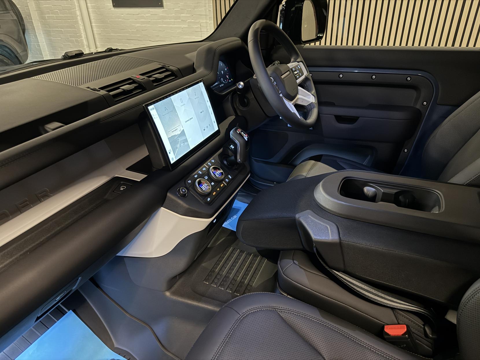 Land Rover Defender 90 3.0 D250 MHEV S Hard Top SUV 3dr Diesel Auto 4WD SWB Euro 6 (s/s) (249 ps)