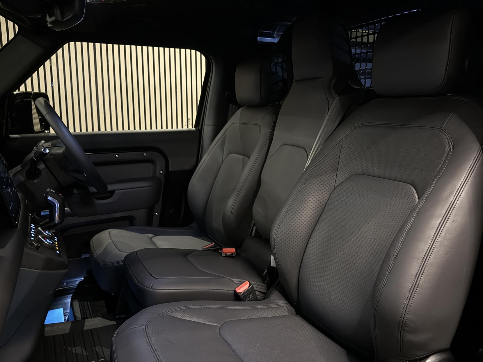 Land Rover Defender 90 3.0 D350 MHEV X-Dynamic HSE Hard Top SUV 3dr Diesel Auto 4WD SWB Euro 6 (s/s) (350 ps)