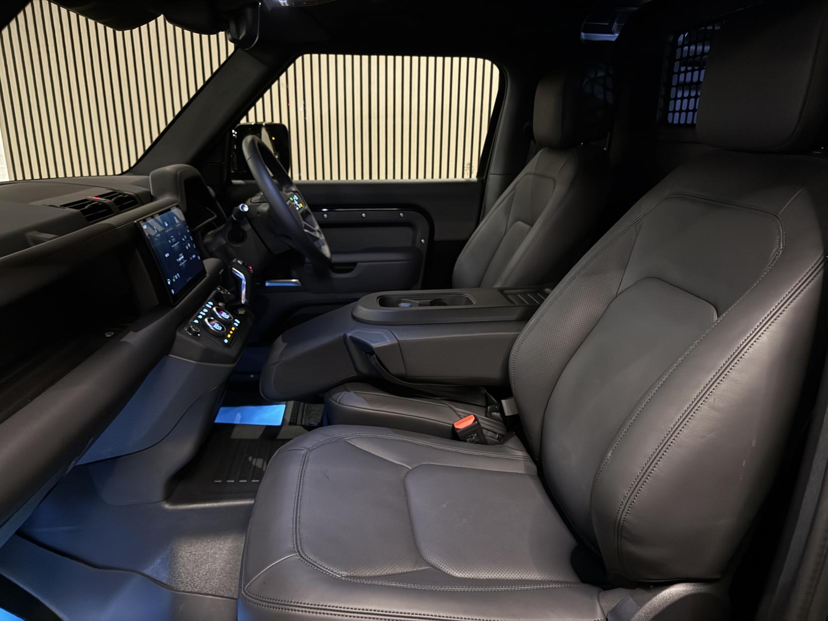 Land Rover Defender 90 3.0 D350 MHEV X-Dynamic HSE Hard Top SUV 3dr Diesel Auto 4WD SWB Euro 6 (s/s) (350 ps)