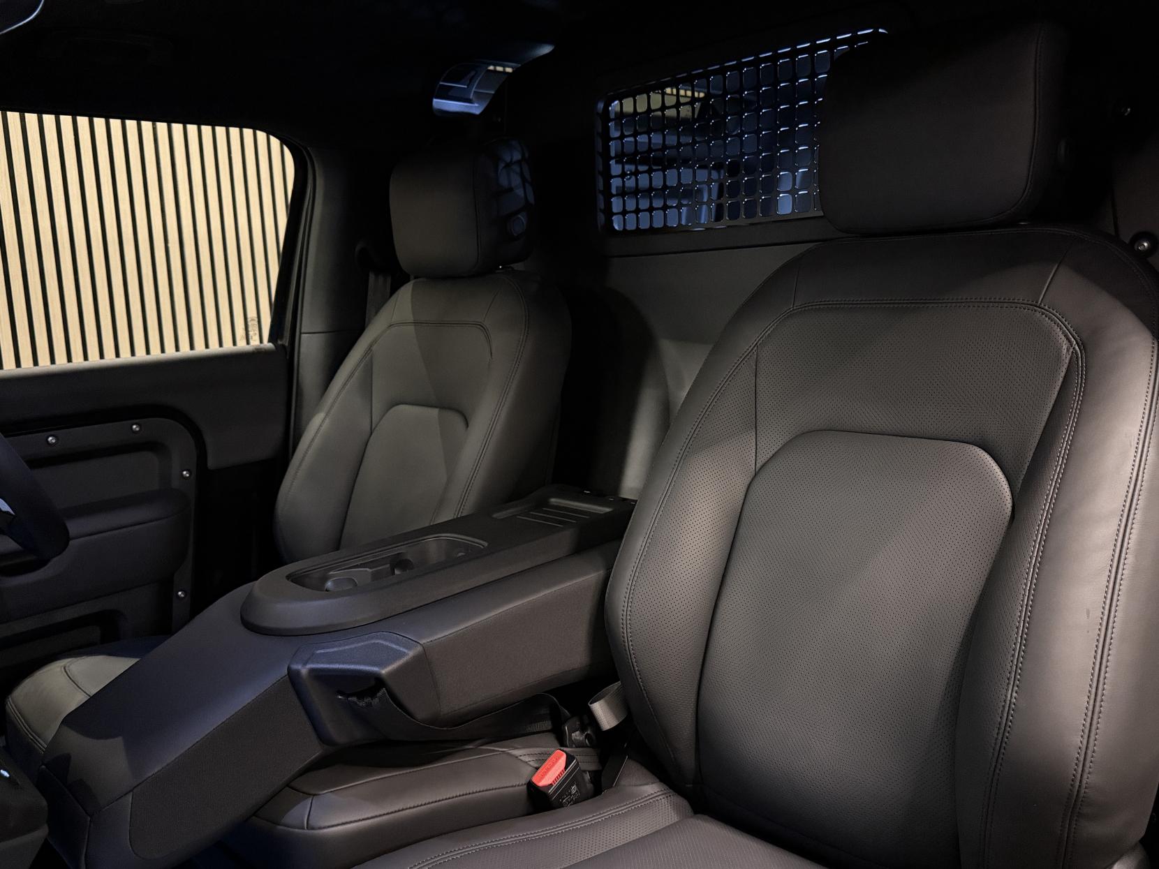 Land Rover Defender 90 3.0 D350 MHEV X-Dynamic HSE Hard Top SUV 3dr Diesel Auto 4WD SWB Euro 6 (s/s) (350 ps)