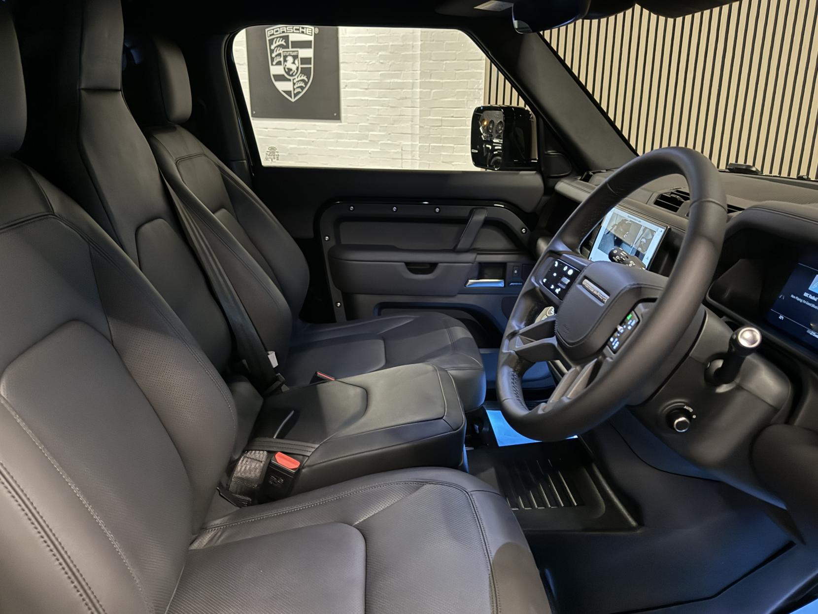 Land Rover Defender 90 3.0 D350 MHEV X-Dynamic HSE Hard Top SUV 3dr Diesel Auto 4WD SWB Euro 6 (s/s) (350 ps)