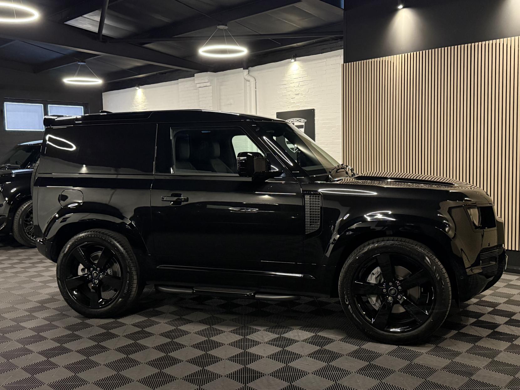 Land Rover Defender 90 3.0 D350 MHEV X-Dynamic HSE Hard Top SUV 3dr Diesel Auto 4WD SWB Euro 6 (s/s) (350 ps)